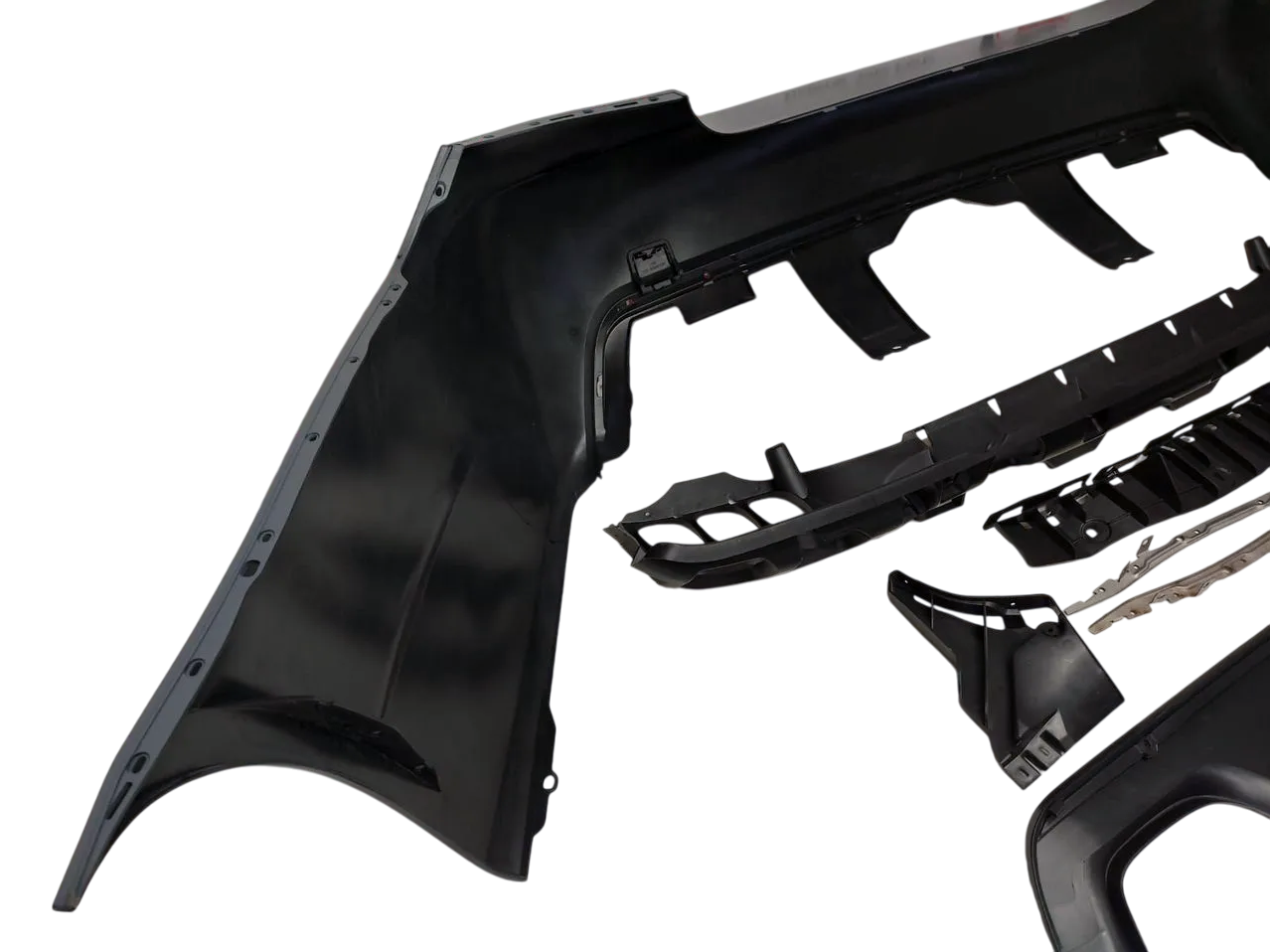 BMW E60 бампер задний М пакет без парктроников под два выхлопа