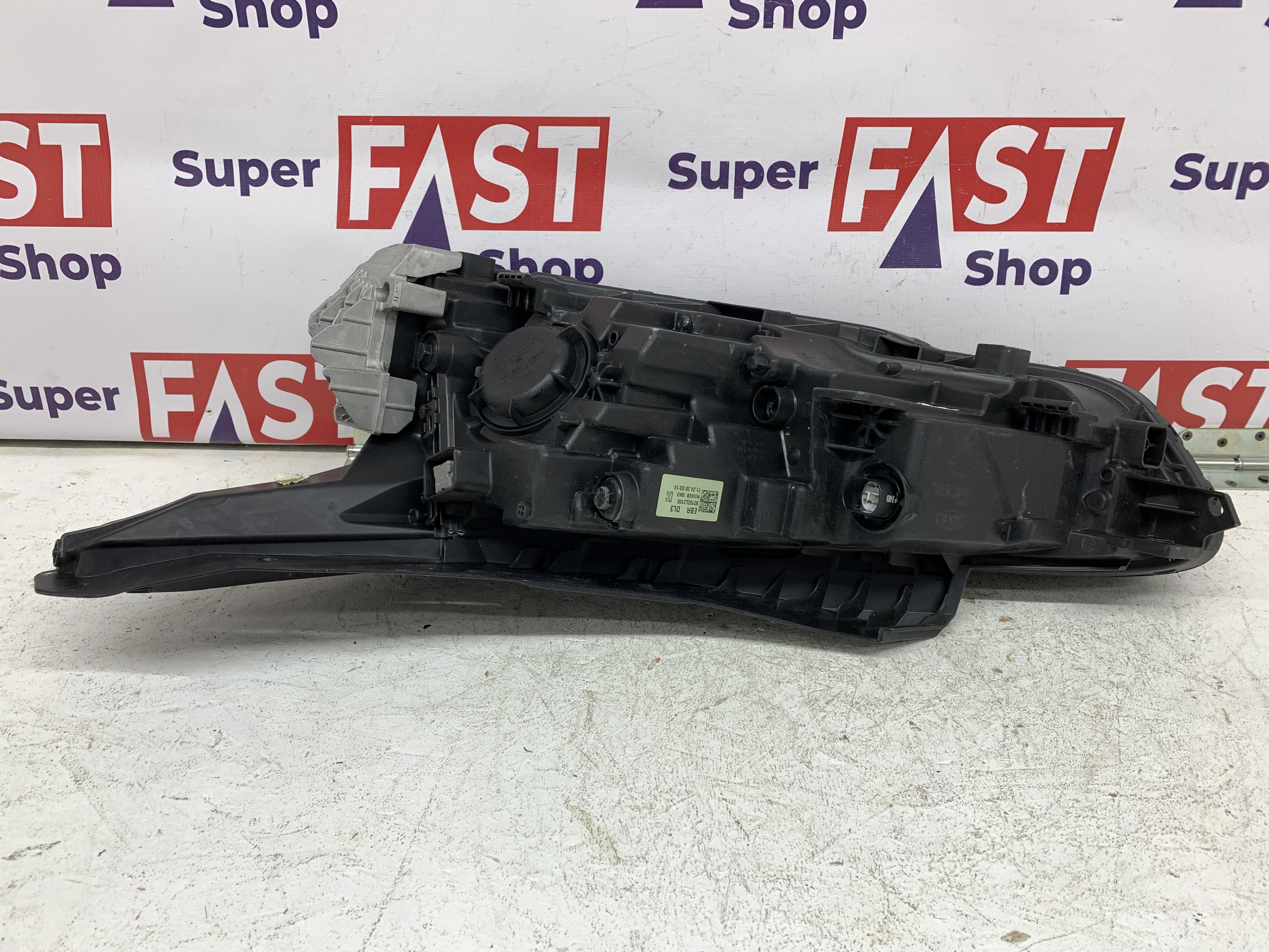 Kia K5 фара правая LED на 3 линзы оригинал бу