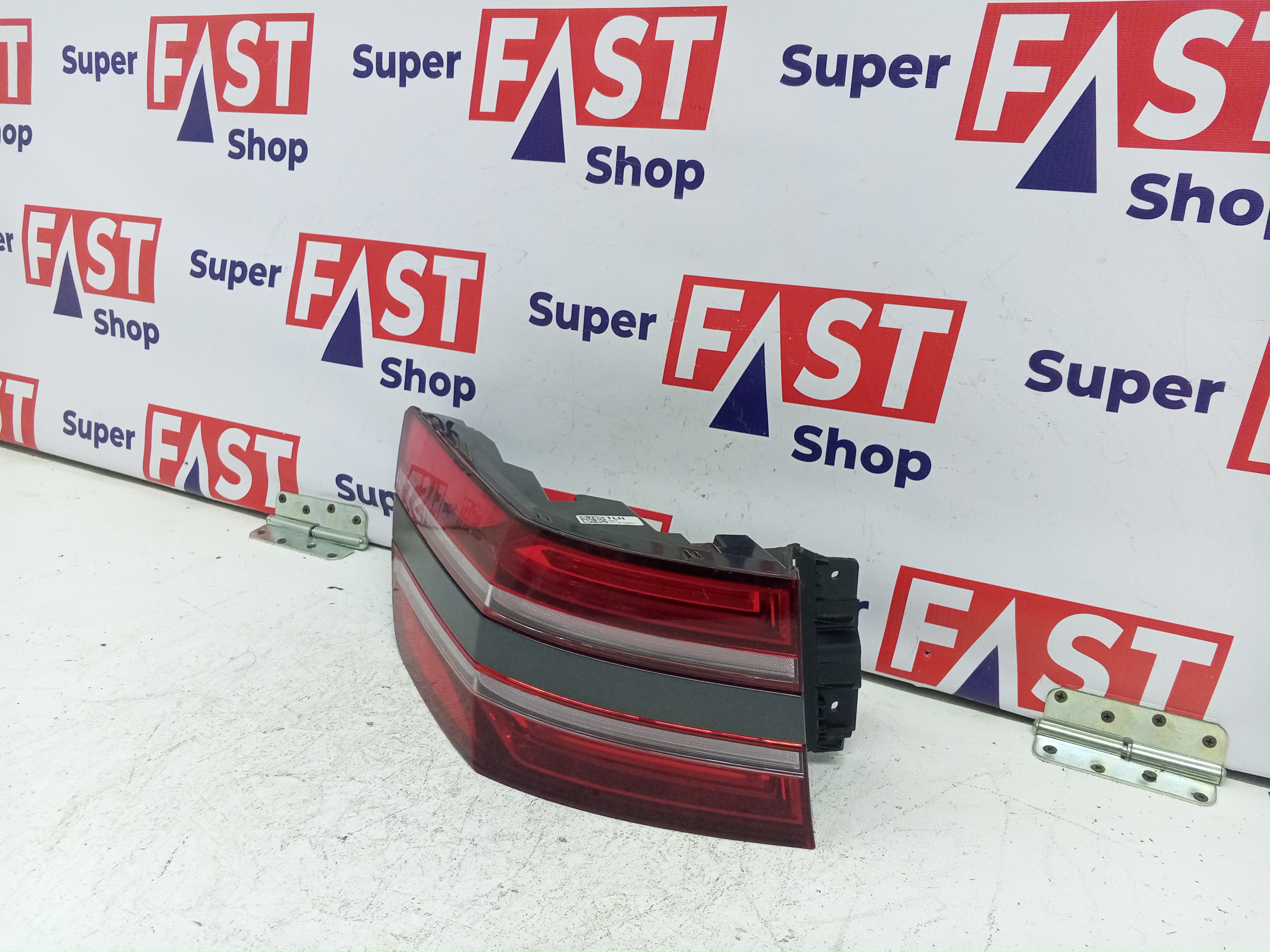 Genesis GV80 задний левый фонарь