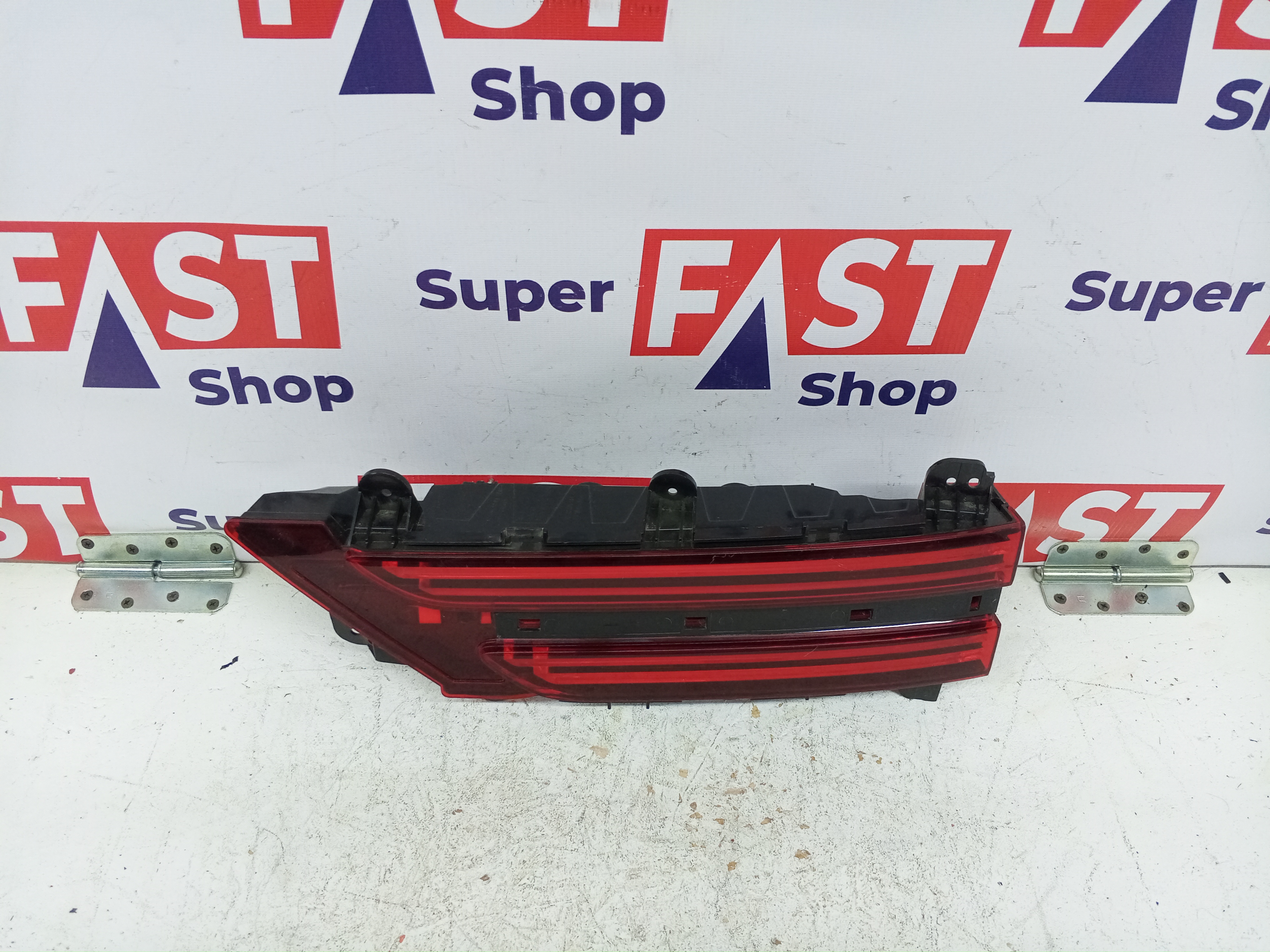 фонарь задний правый в крышку Genesis GV70