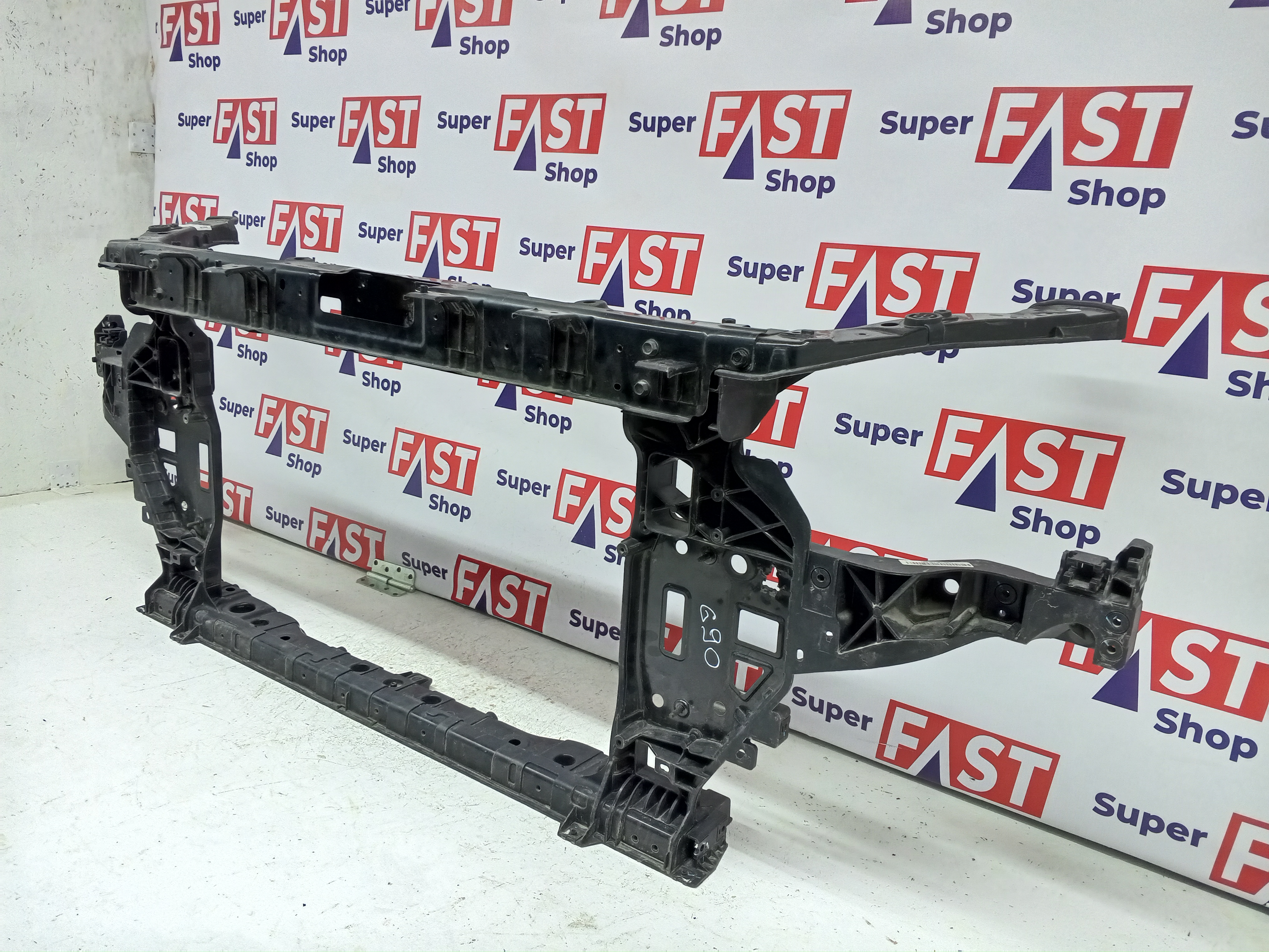 Genesis G90 передняя панель / телевизор