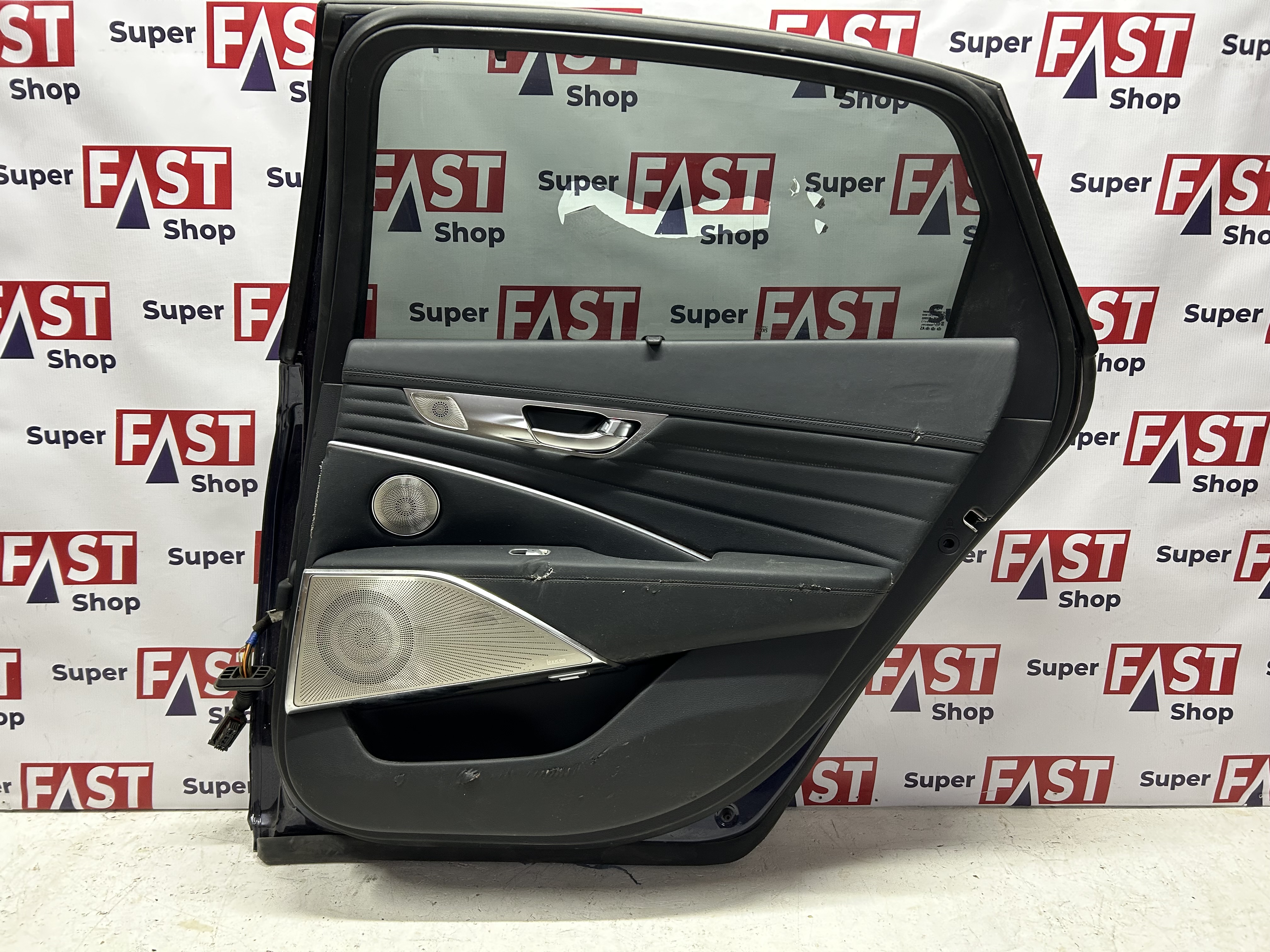 Дверь задняя правая Kia K900 2018-н.в