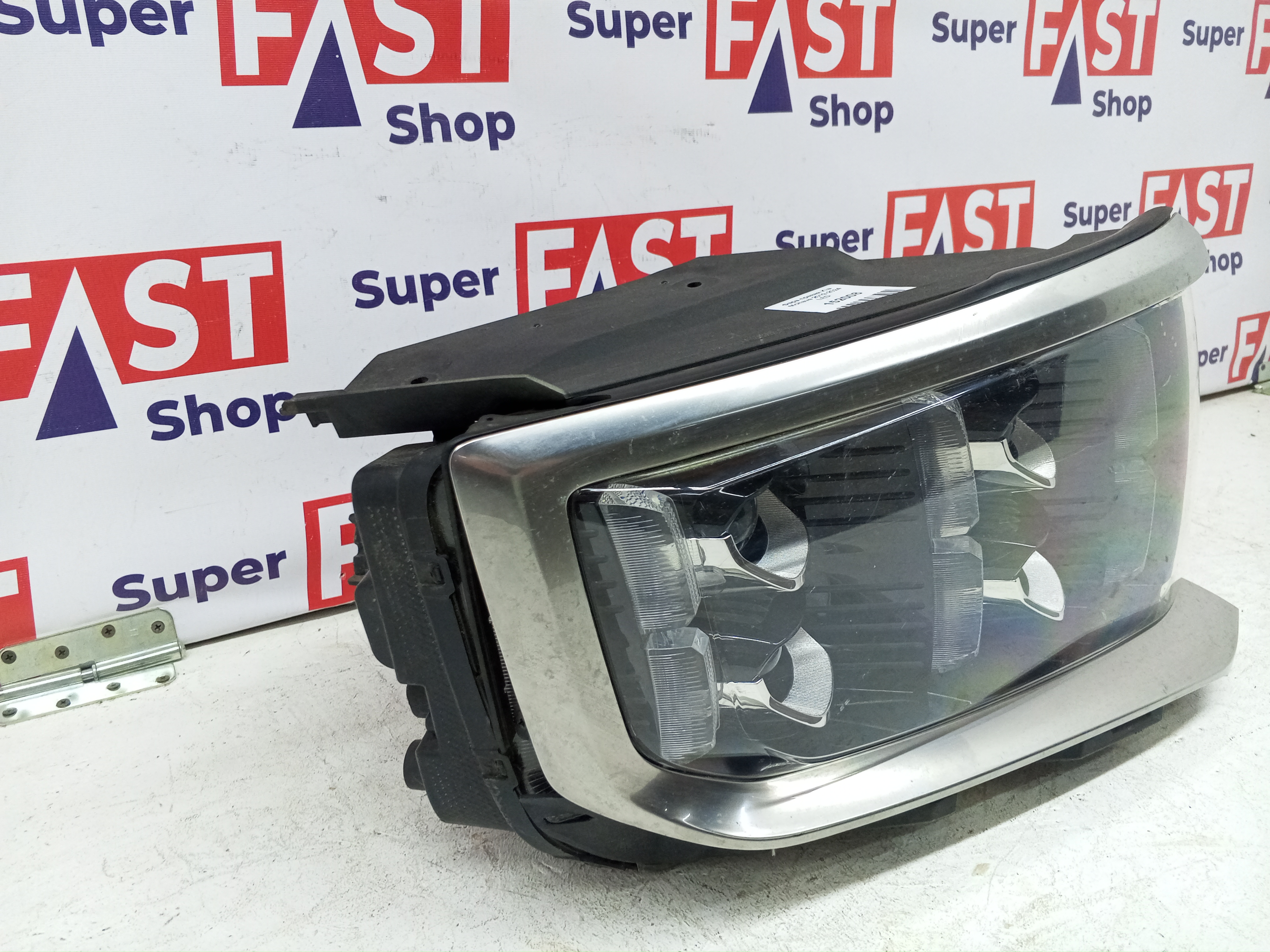 Фара правая Kia Mohave 2019-2024 LED