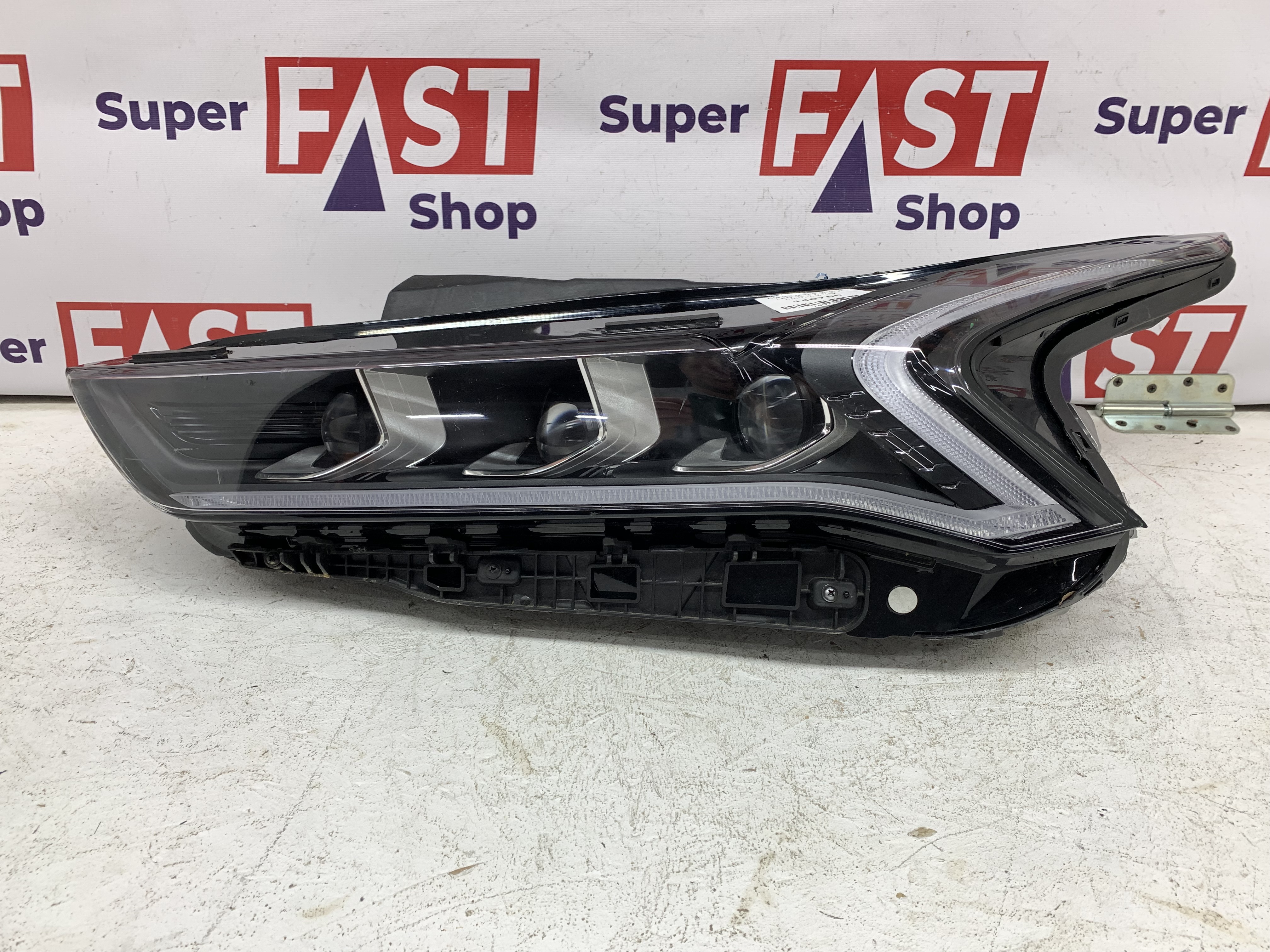 Kia K5 фара левая LED на 3 линзы оригинал бу