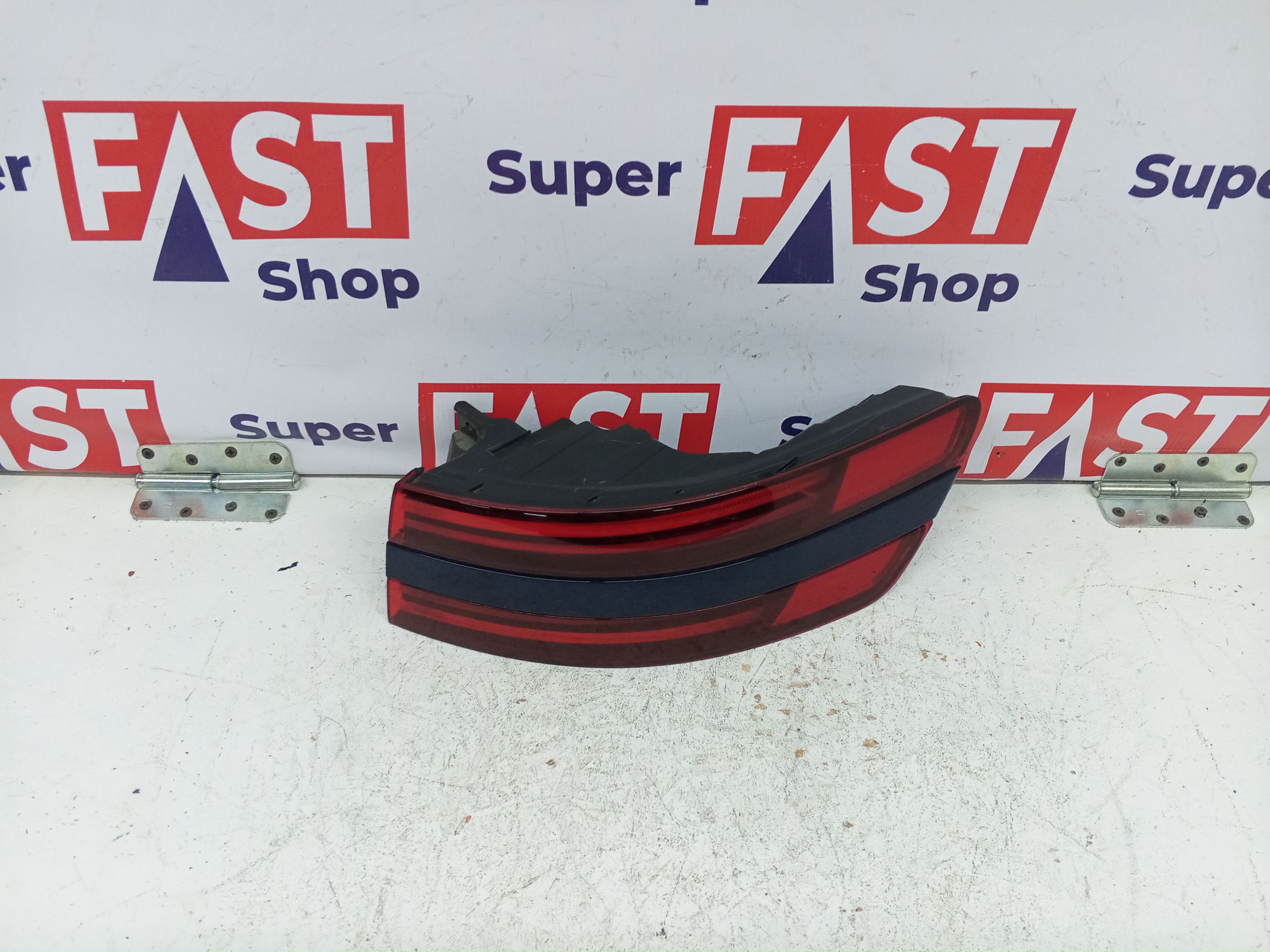 задний правый фонарь в крыло Genesis GV70