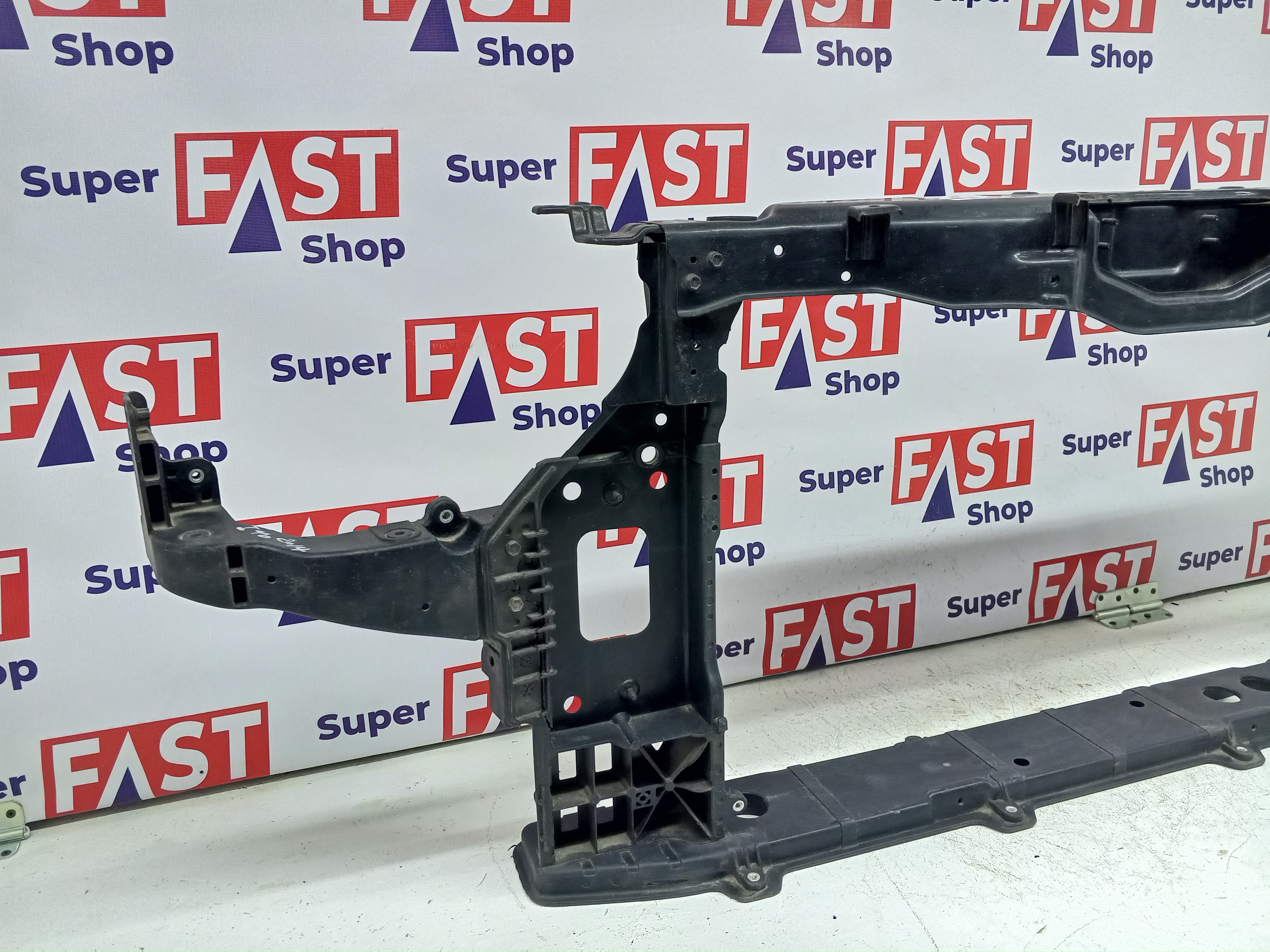 Hyundai I40 передняя панель / телевизор