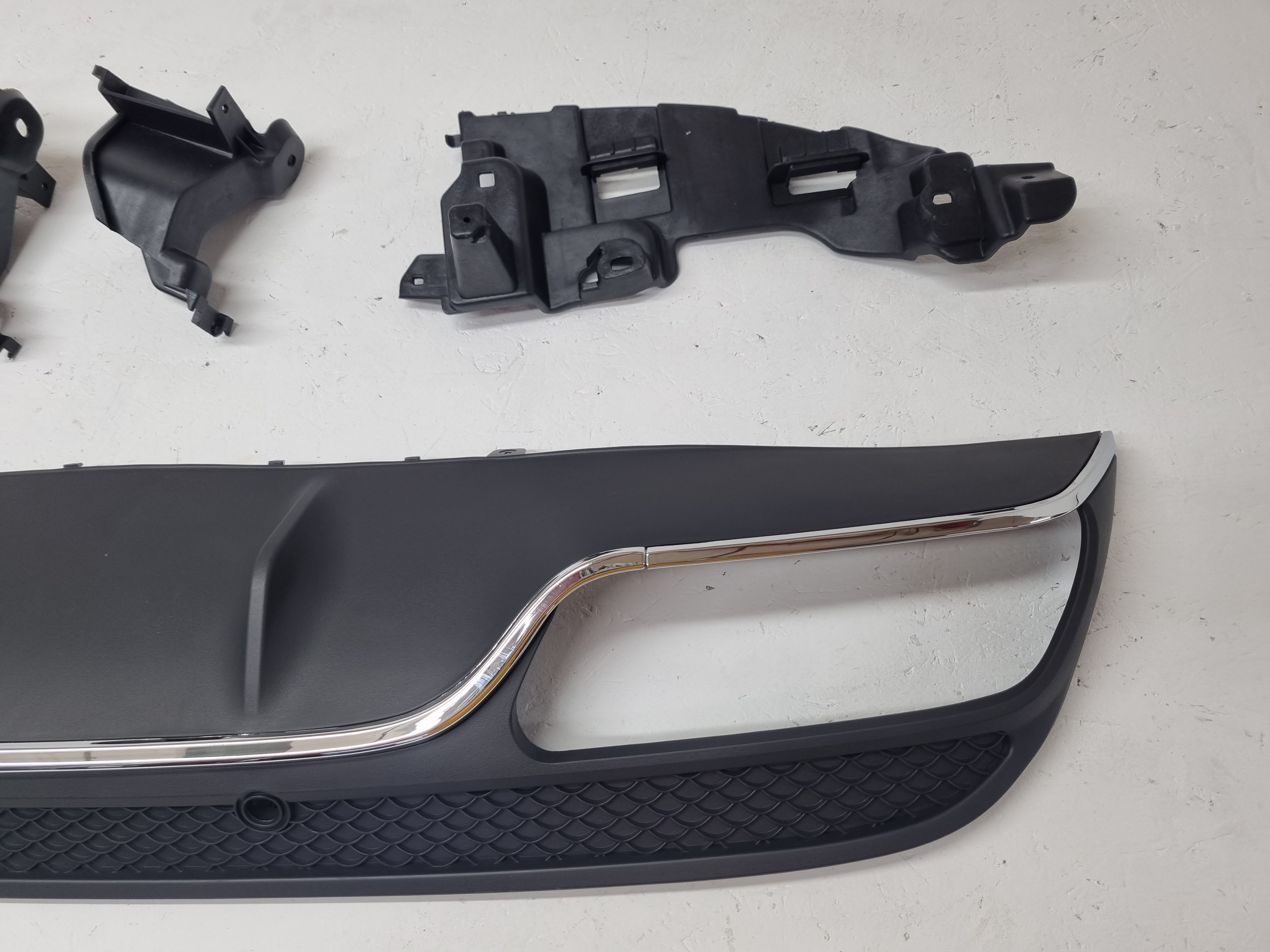 Дефект 7 Mercedes W205 дорестайлинг диффузор AMG 63 без насадок