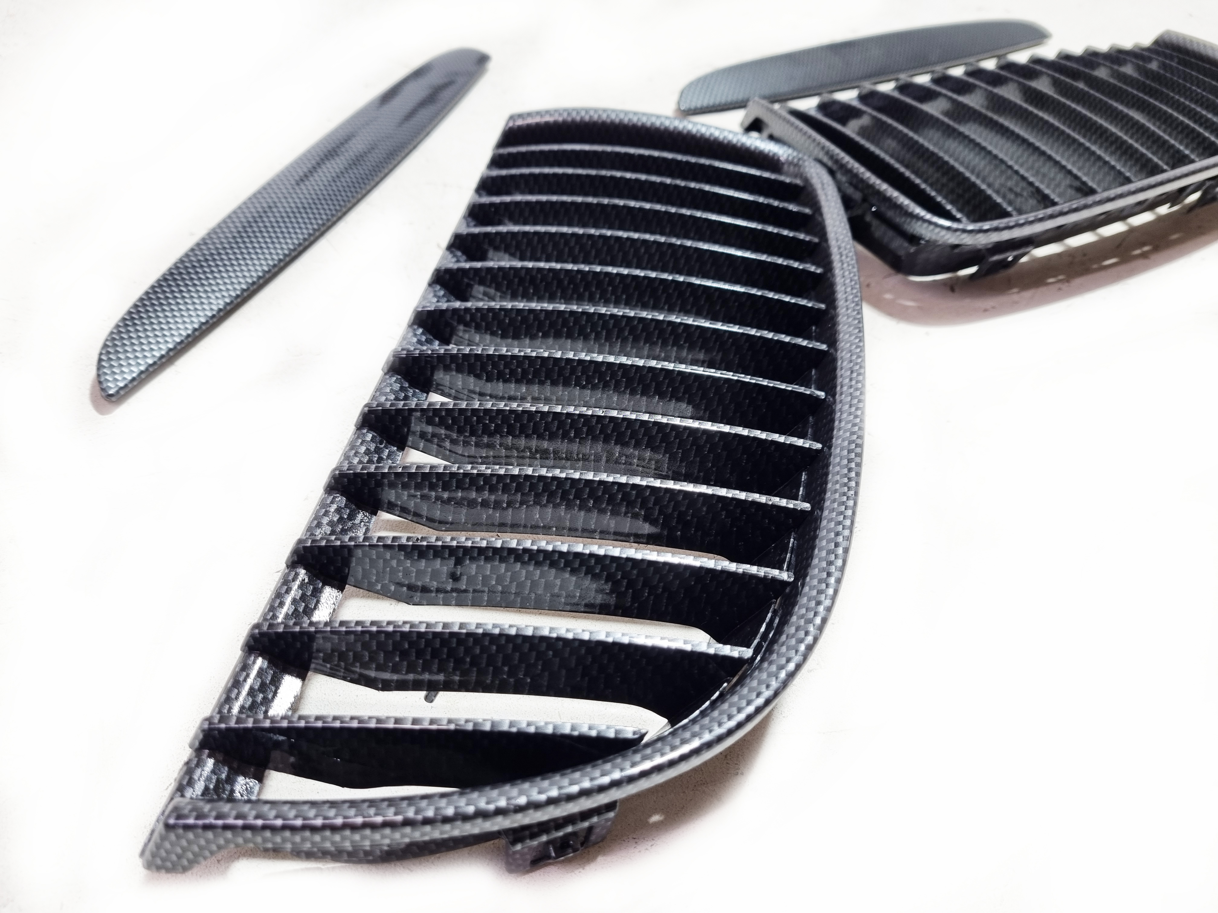 BMW E90 дорестайлинг решетки радиатора карбон