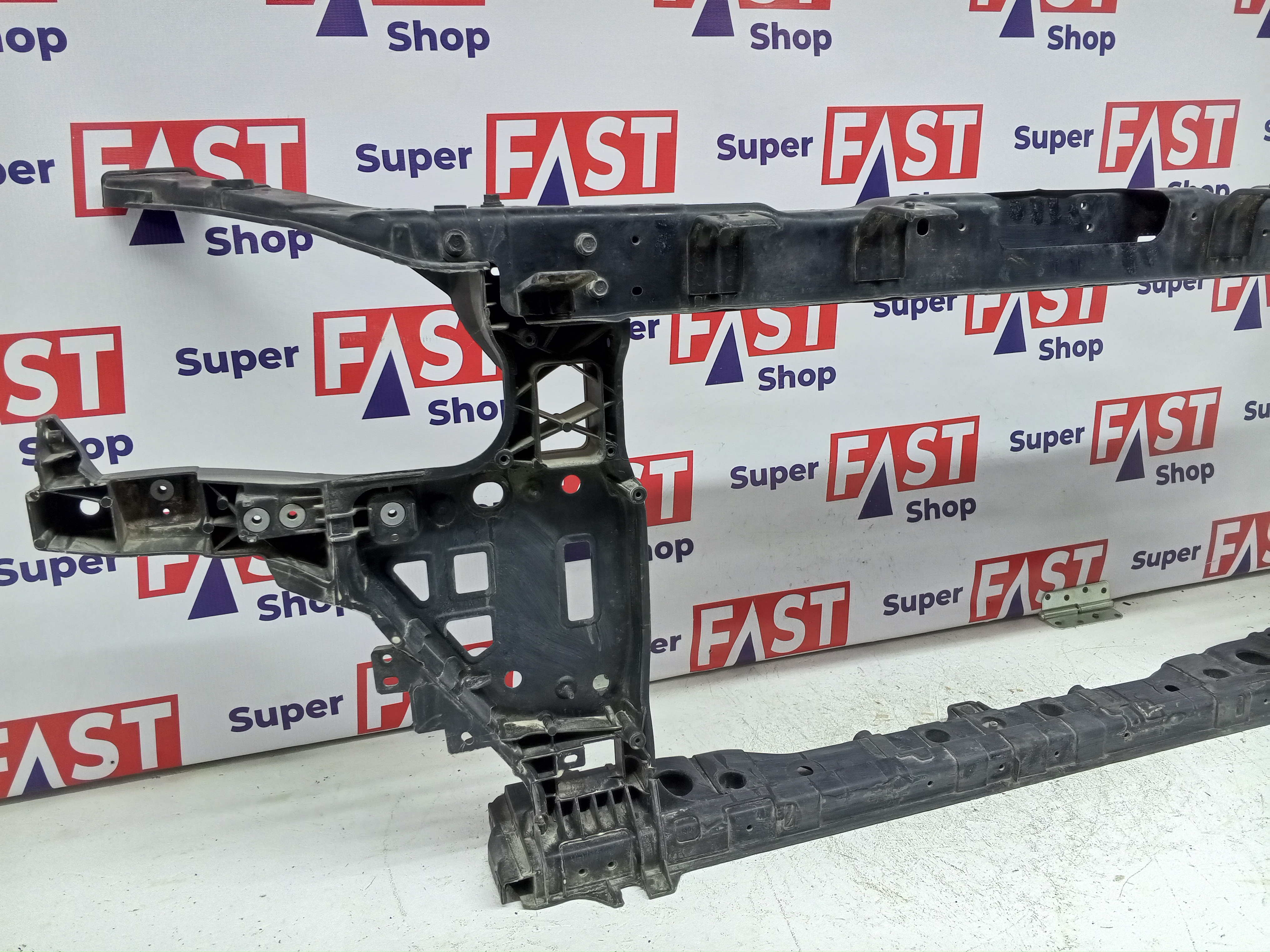 Genesis G80 передняя панель / телевизор