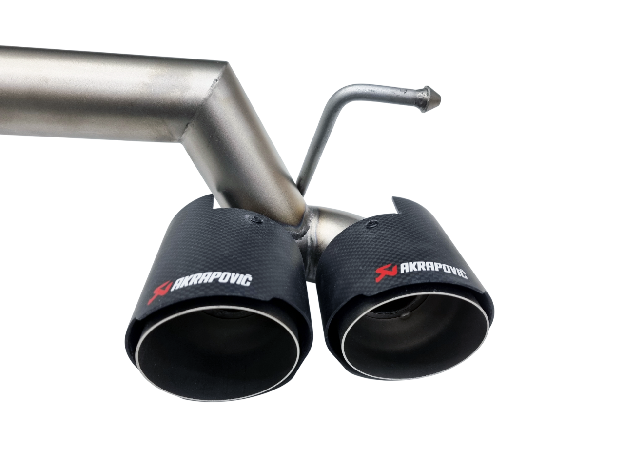 BMW E90 насадки раздвоения выхлопа Аkrapovic