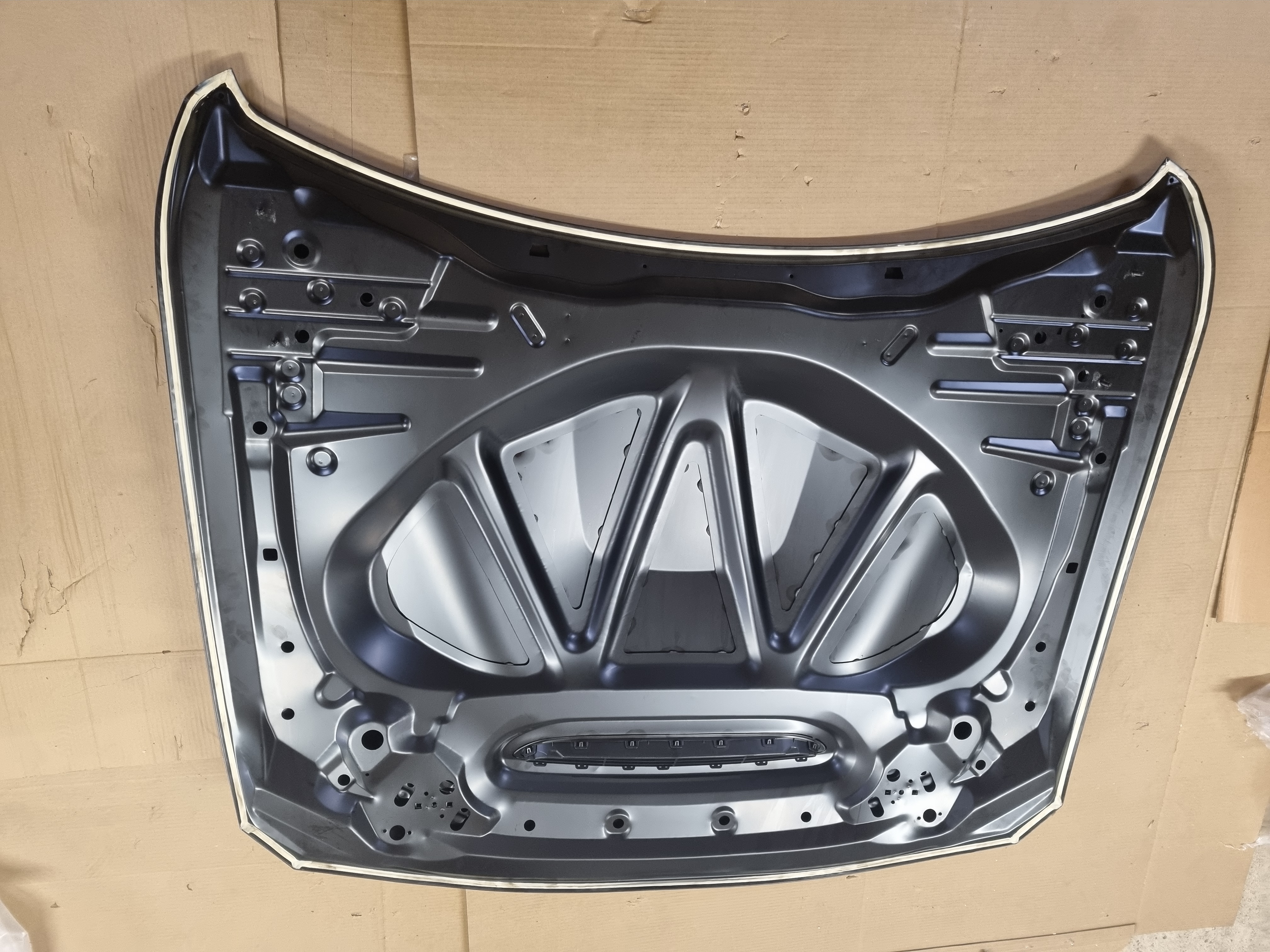 Дефект BMW F30 F32 капот в стиле M3 GTS F80 M4