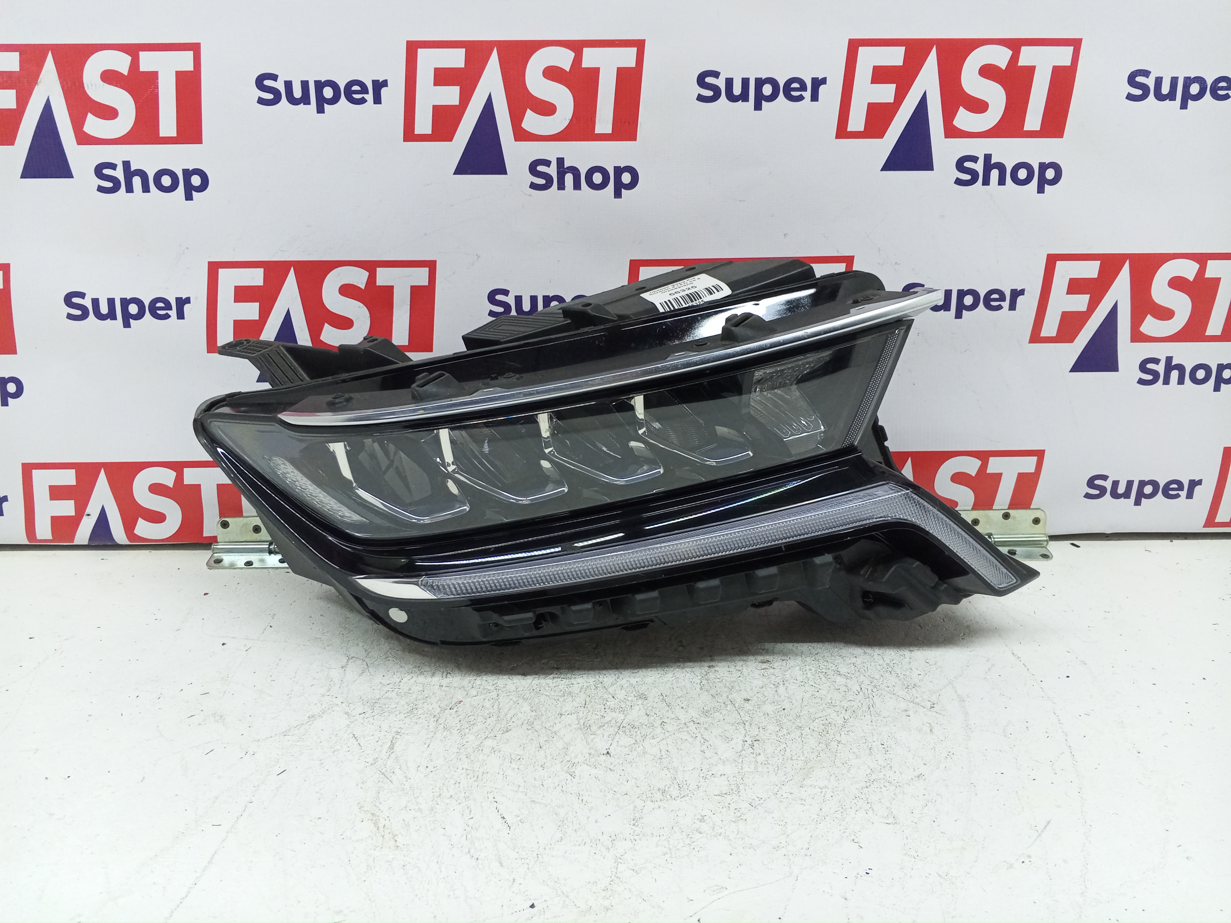 правая фара Kia Sorento 4 LED на 4 отражателя