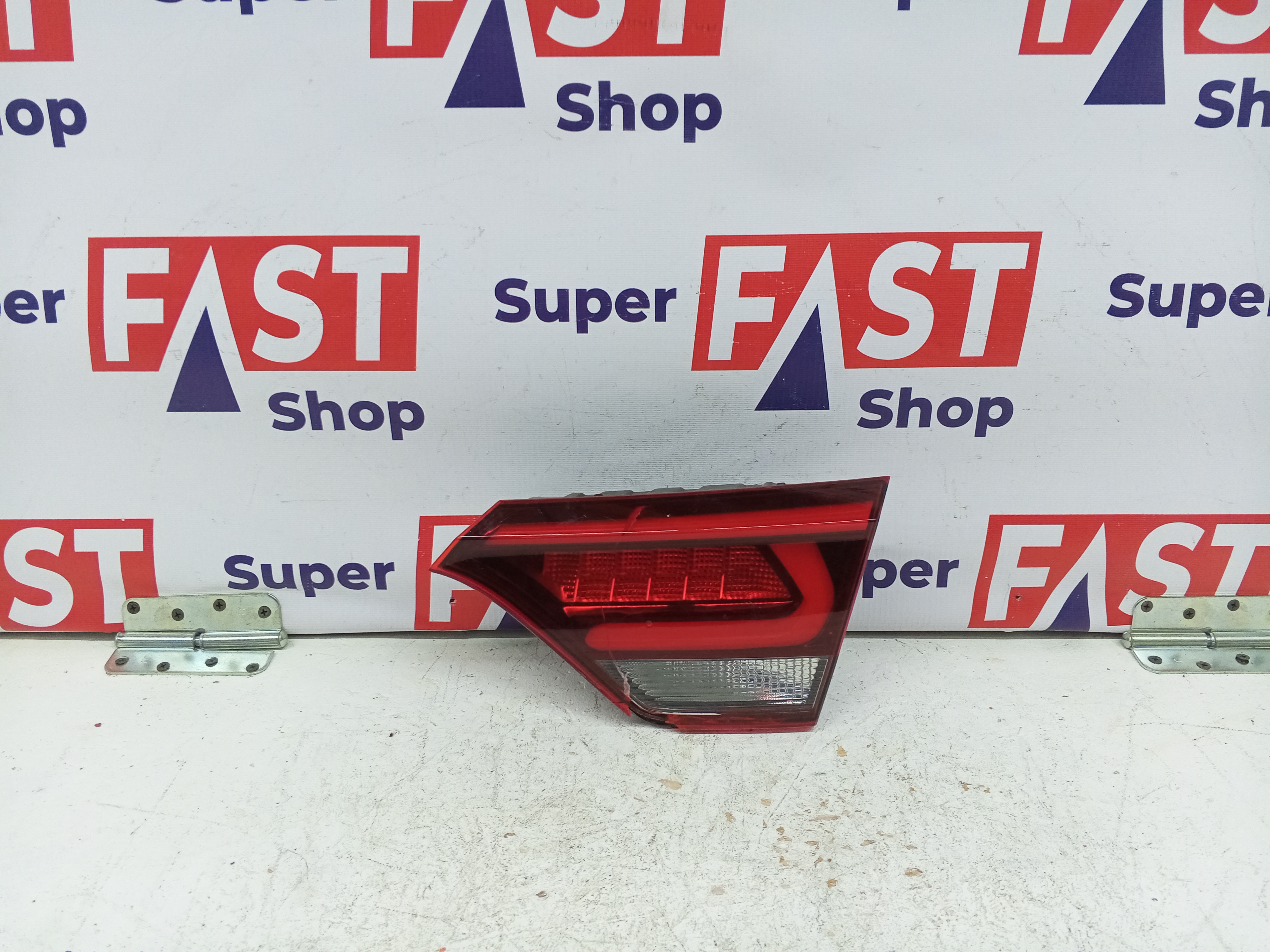 БИТЫЙ правый задний фонарь Kia Rio 4 LED