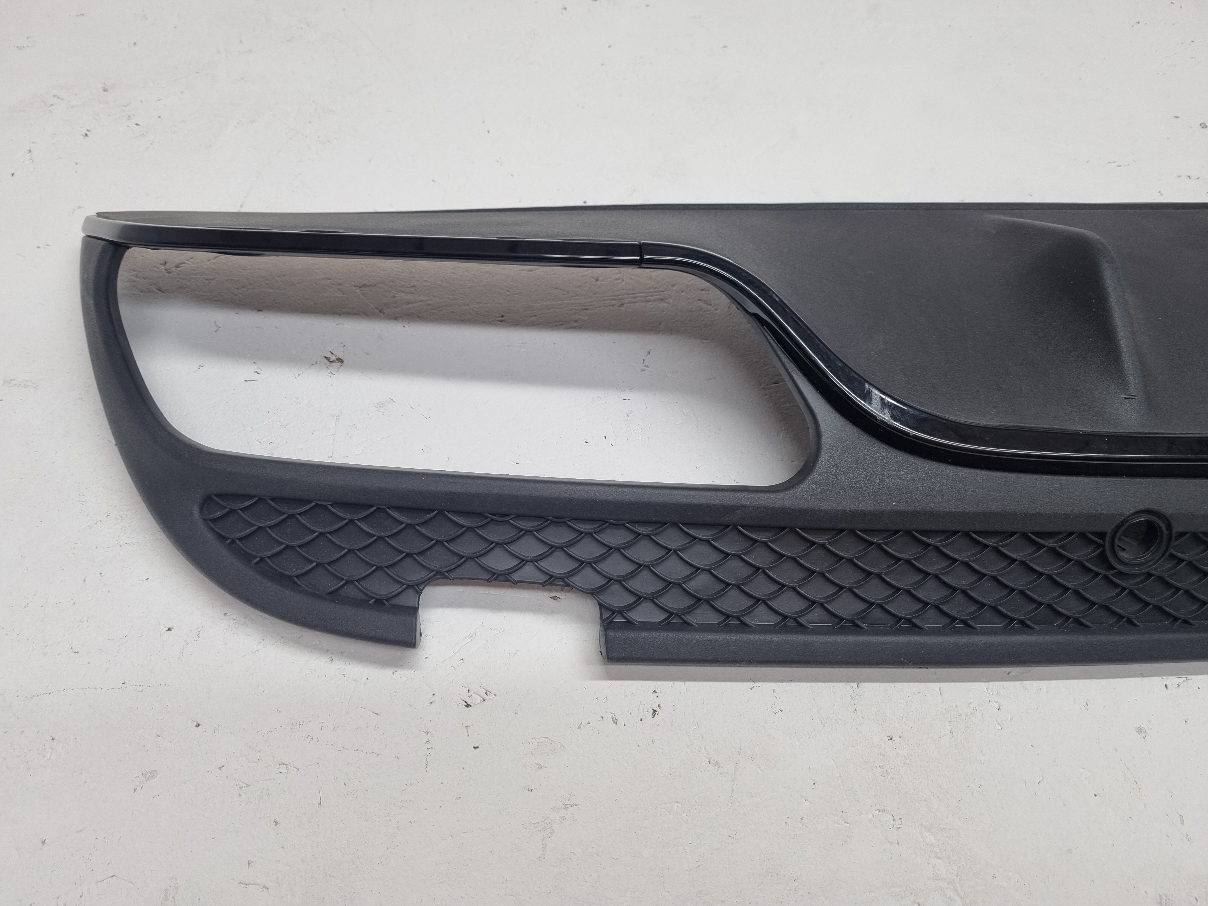 Дефект 2 Mercedes W205 дорестайлинг диффузор AMG 63 без насадок