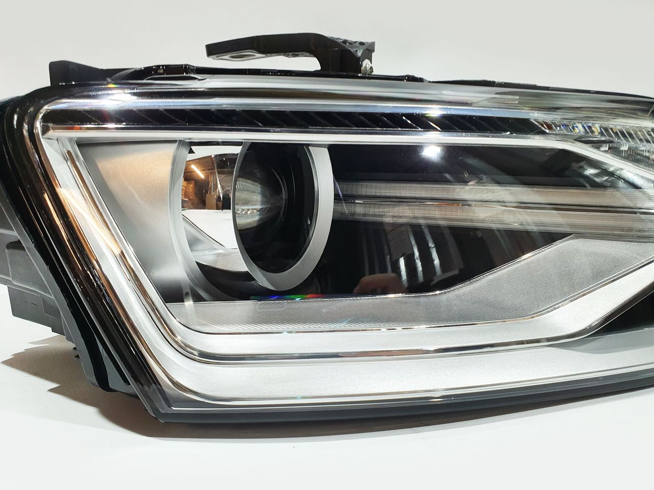 Audi Q3 8U 2014-2018 фара правая ксеноновая без блоков