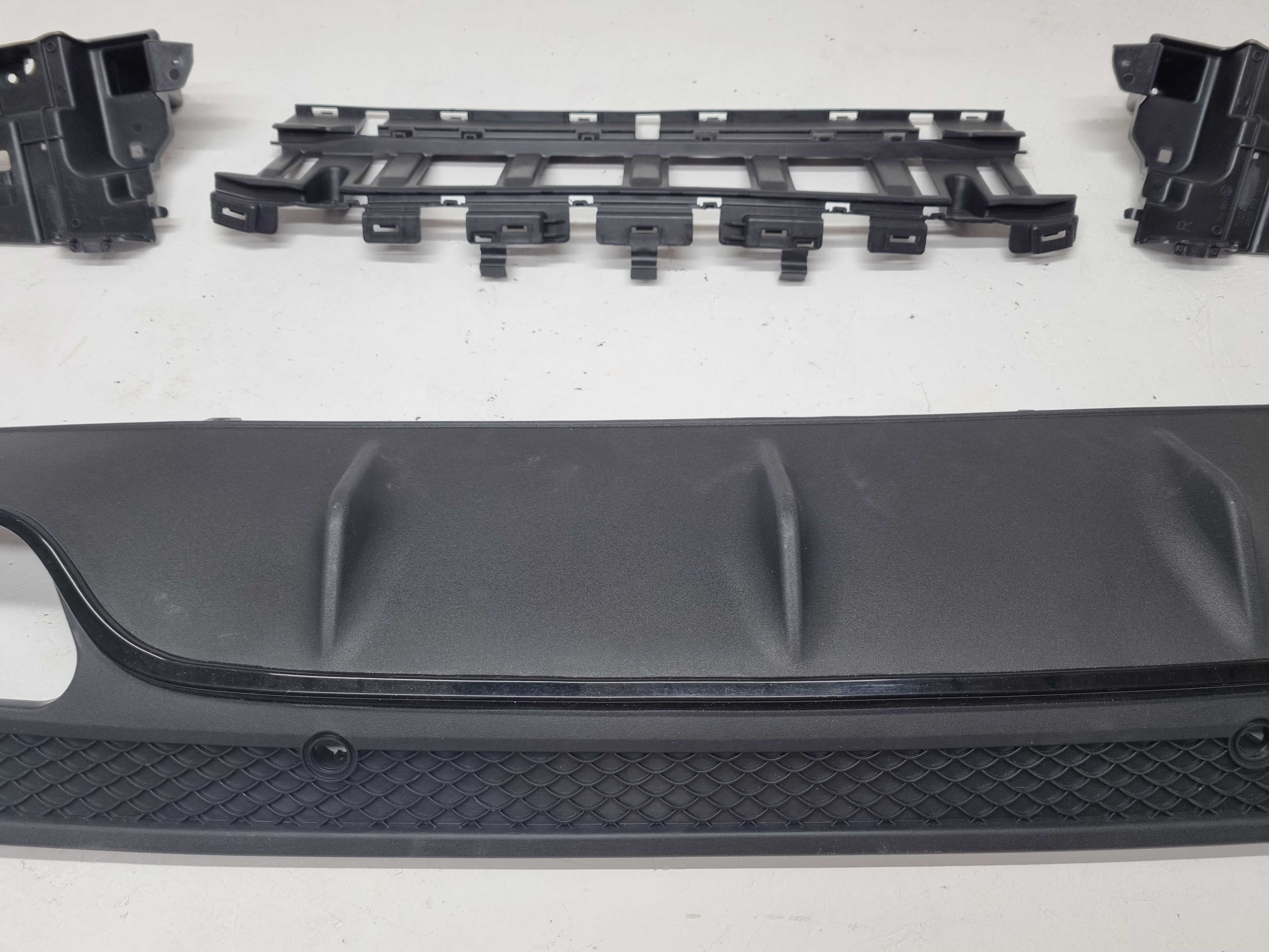 Дефект 4 Mercedes W205 дорестайлинг диффузор AMG 63 без насадок