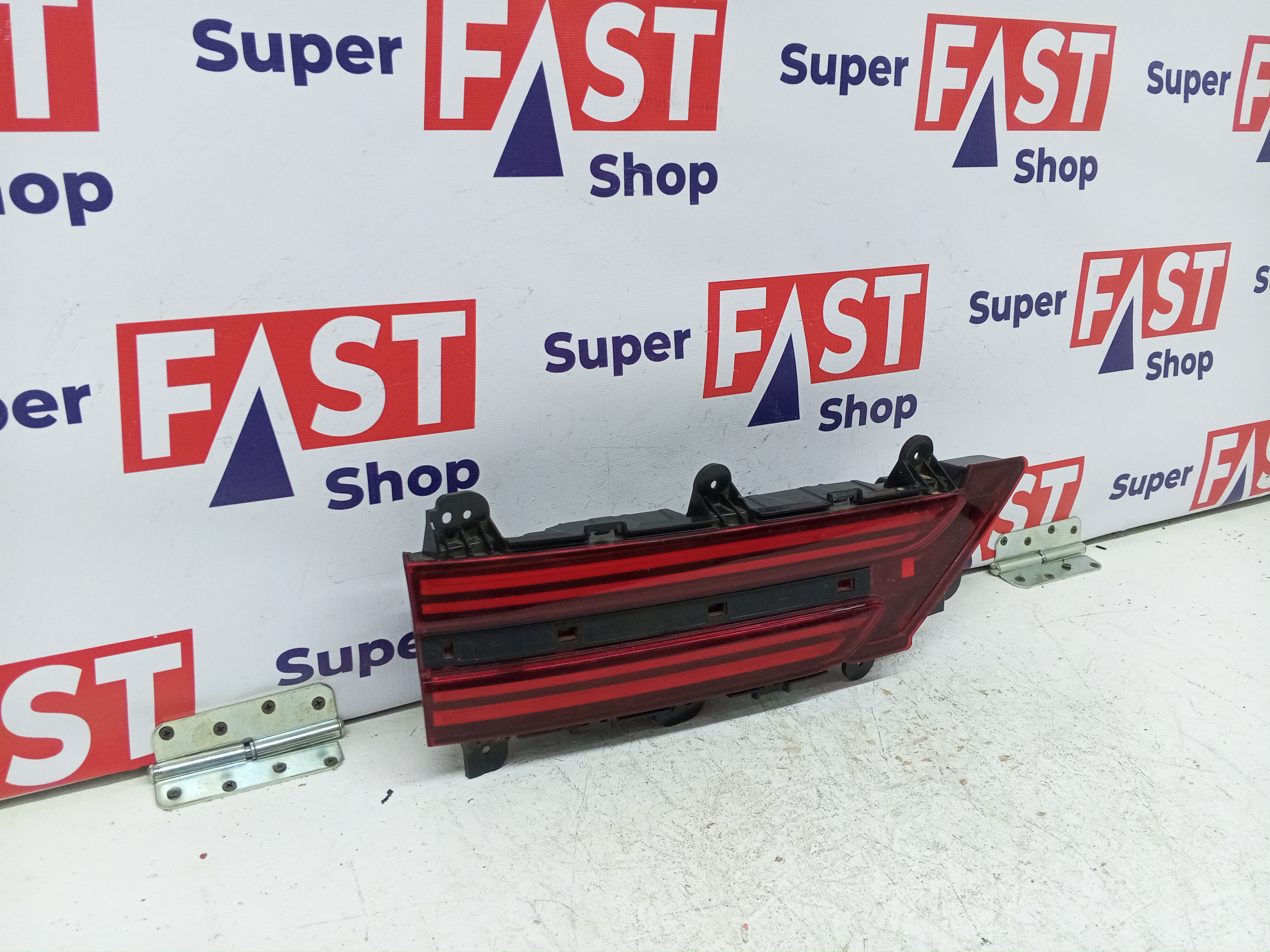 Genesis GV70 фонарь задний левый в крышку