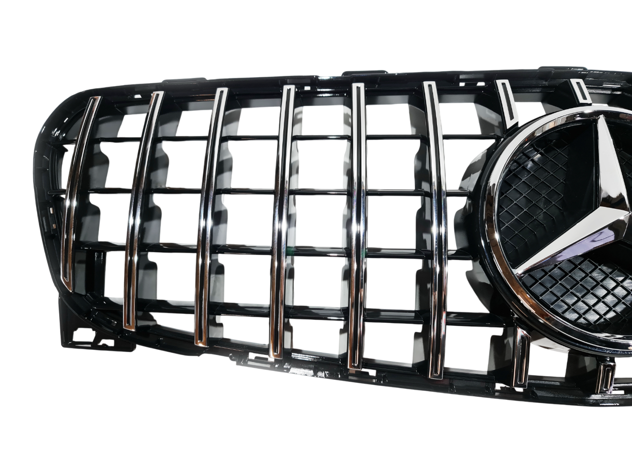 Mercedes GLA X156 рестайлинг решетка радиатора GT хром