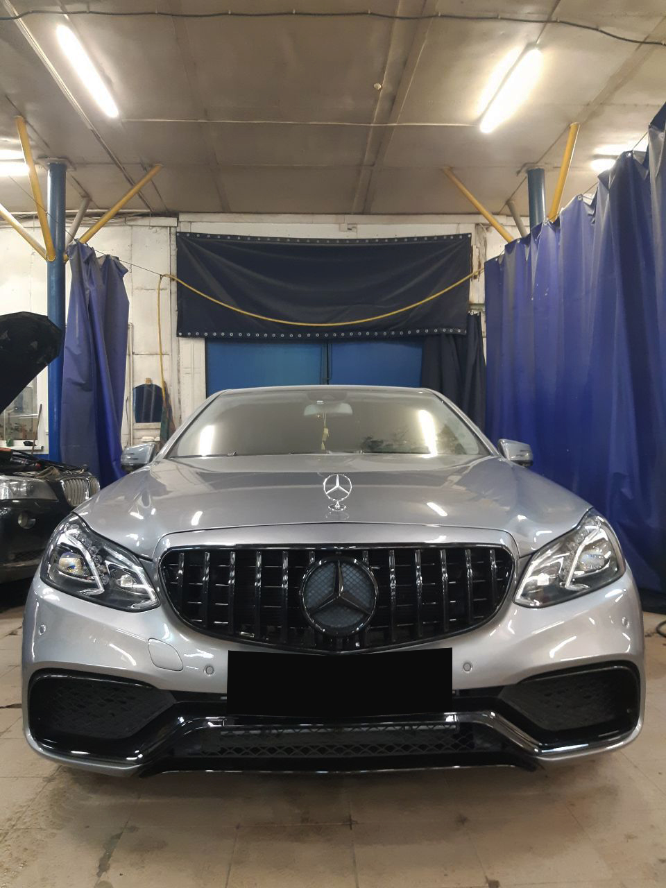 Mercedes W212 рестайлинг передний бампер AMG 63