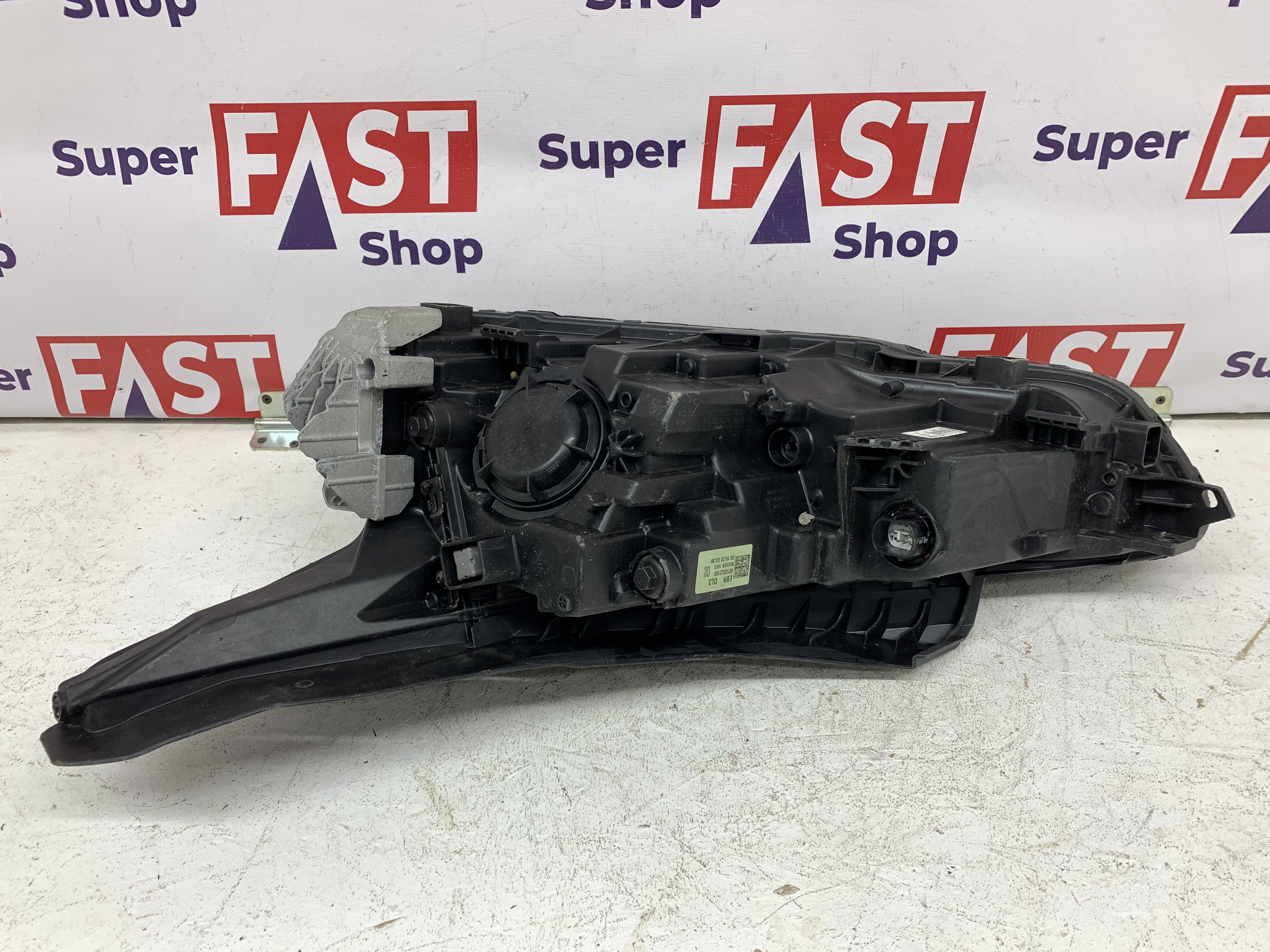 Kia K5 фара правая LED на 3 линзы оригинал бу