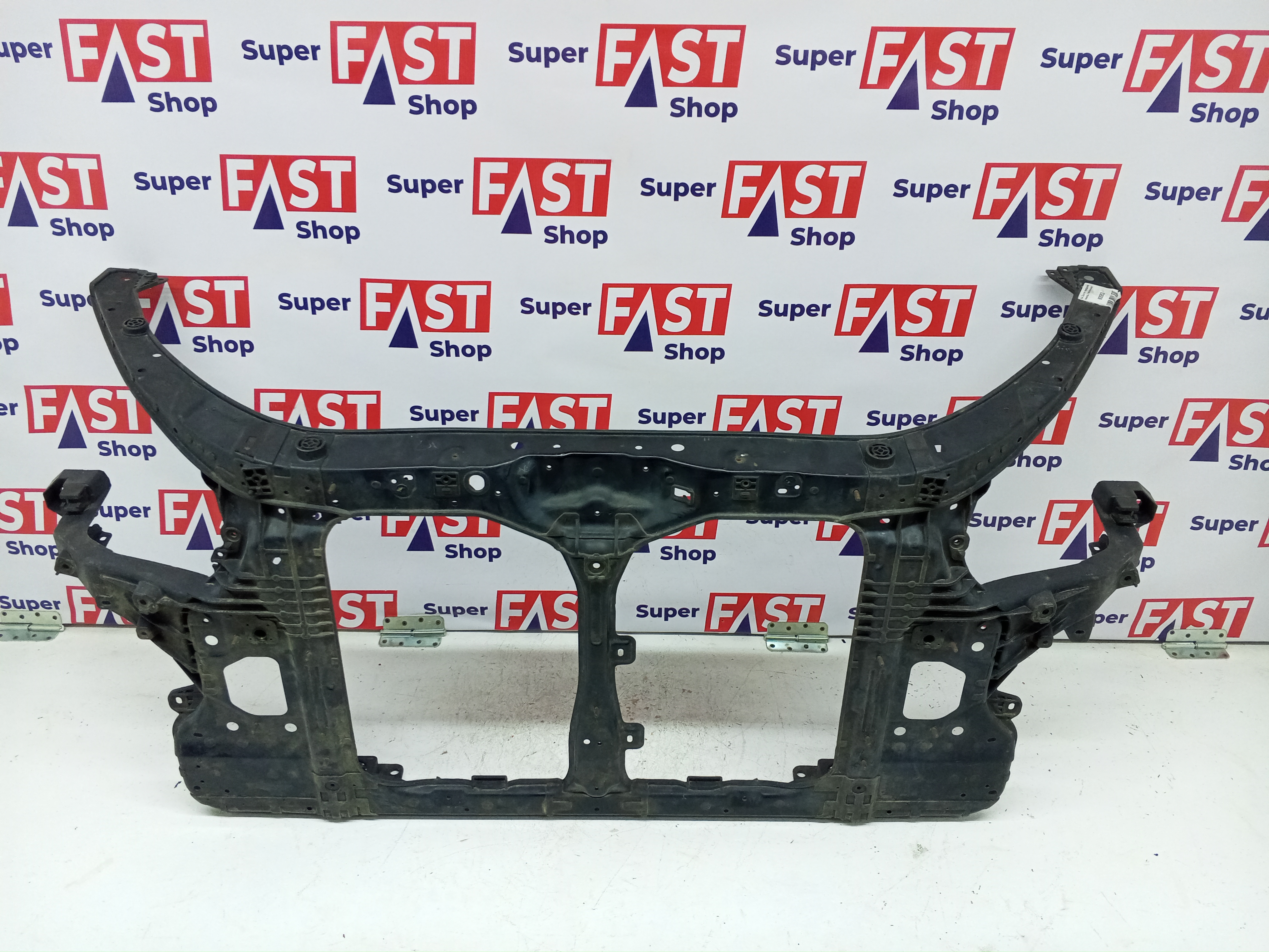 Kia Quoris передняя панель / телевизор