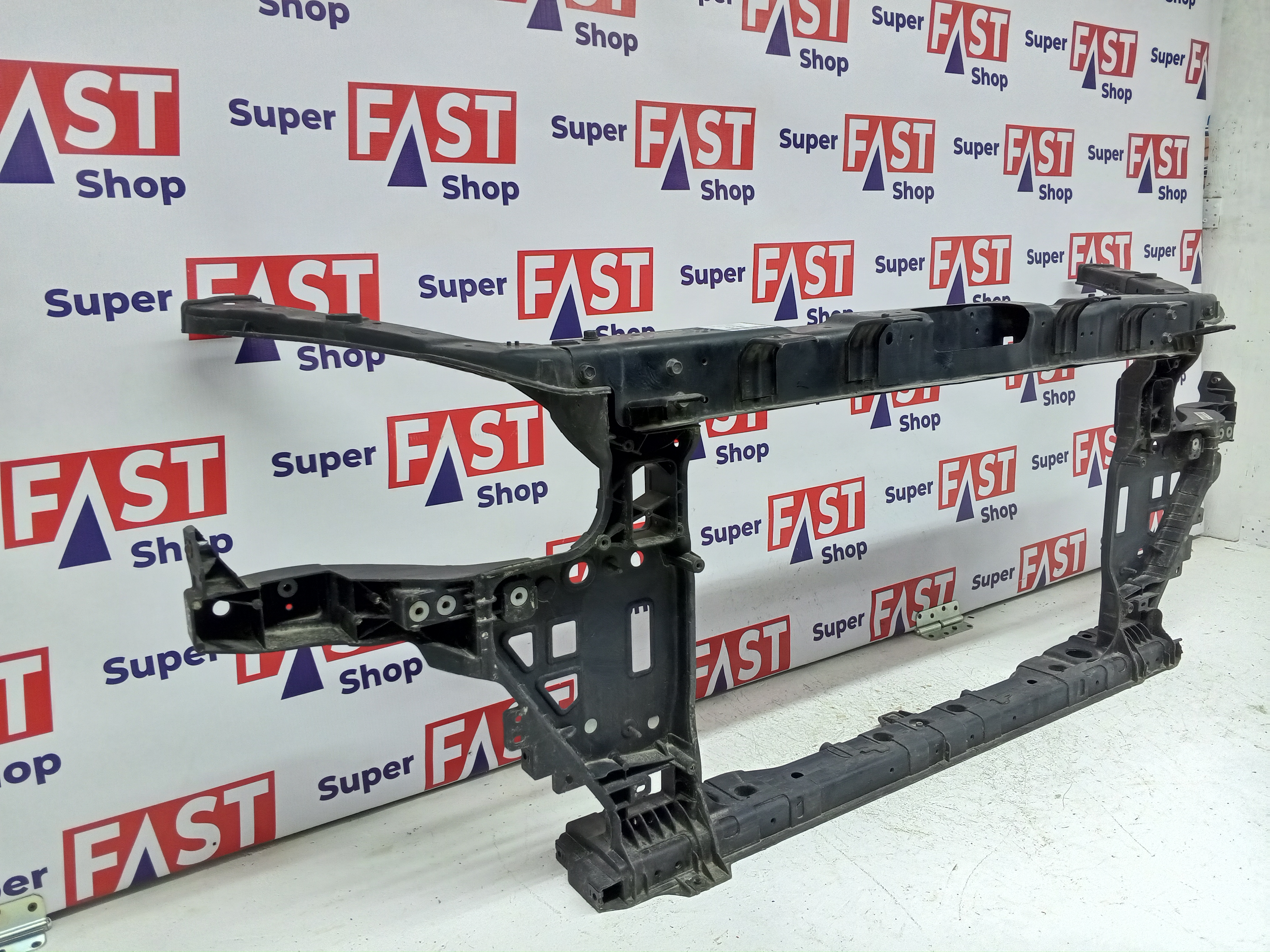 Genesis G80 передняя панель / телевизор