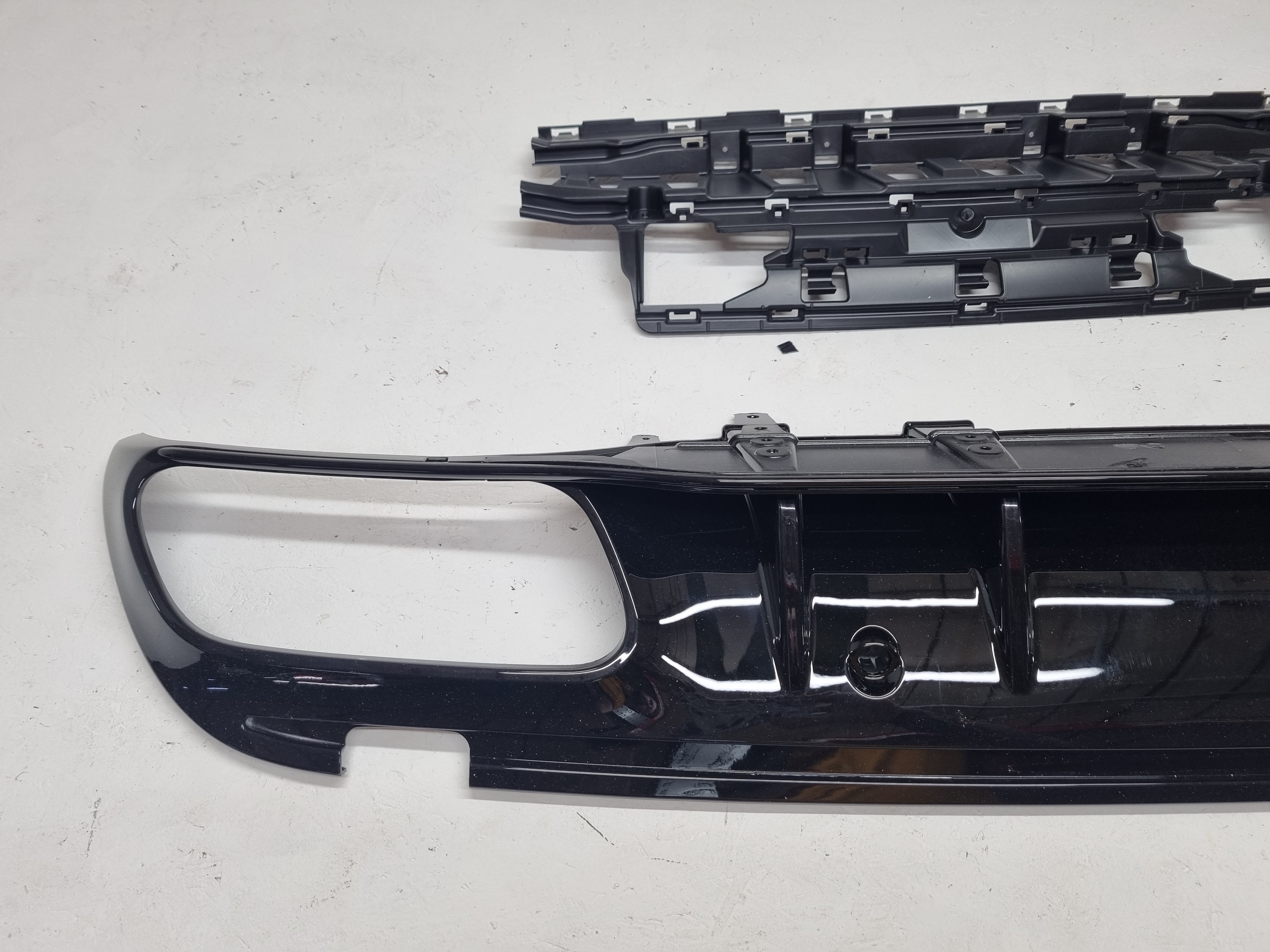 Дефект 1 Mercedes W205 дорестайлинг диффузор AMG C63S чёрные насадки