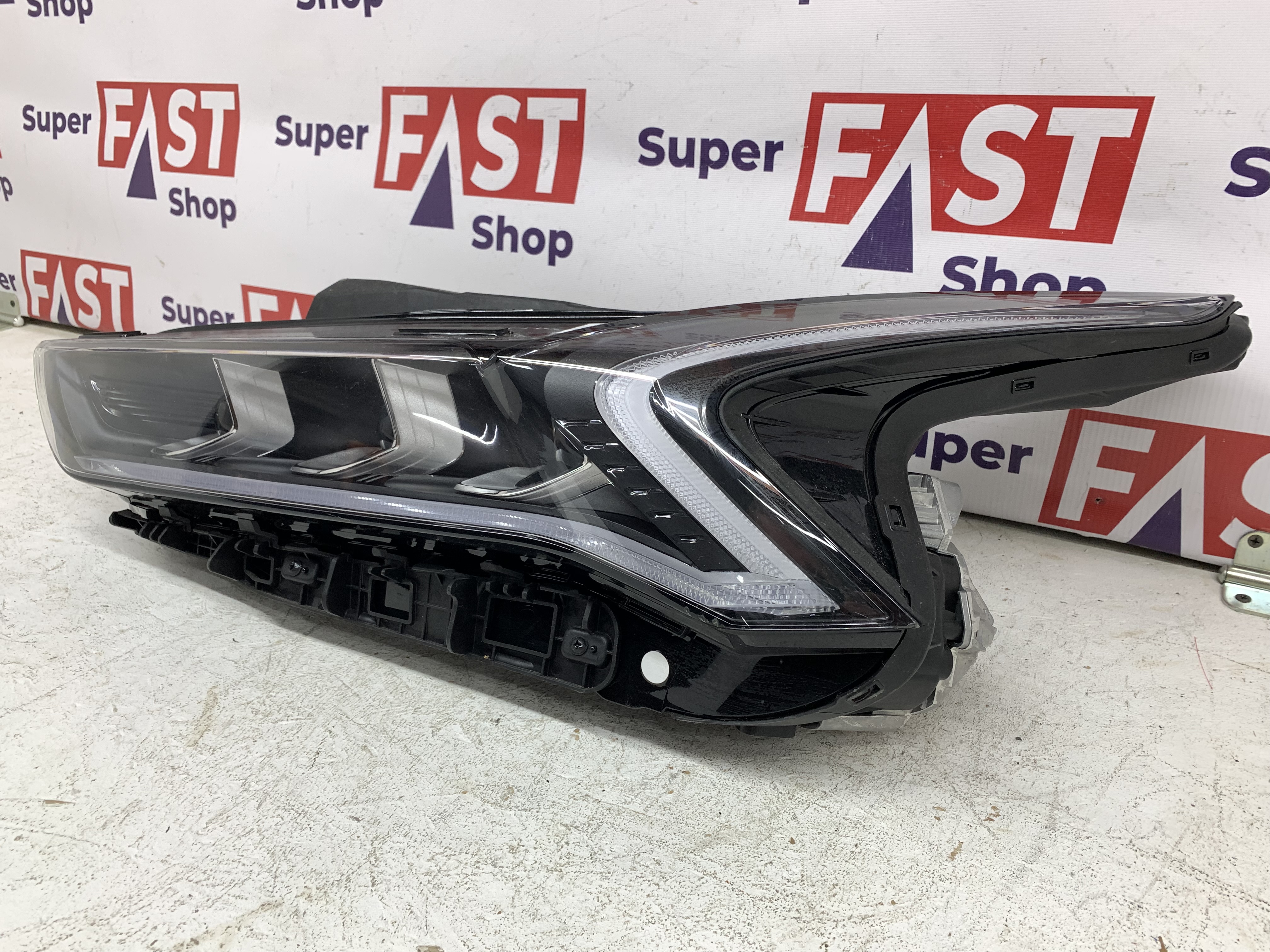 Kia K5 фара левая LED на 3 линзы оригинал бу