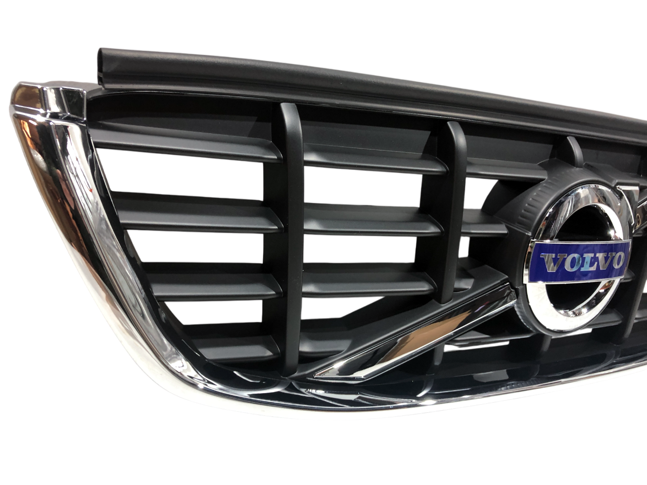 Volvo XC60 дорестайлинг 2008-2013 решетка радиатора