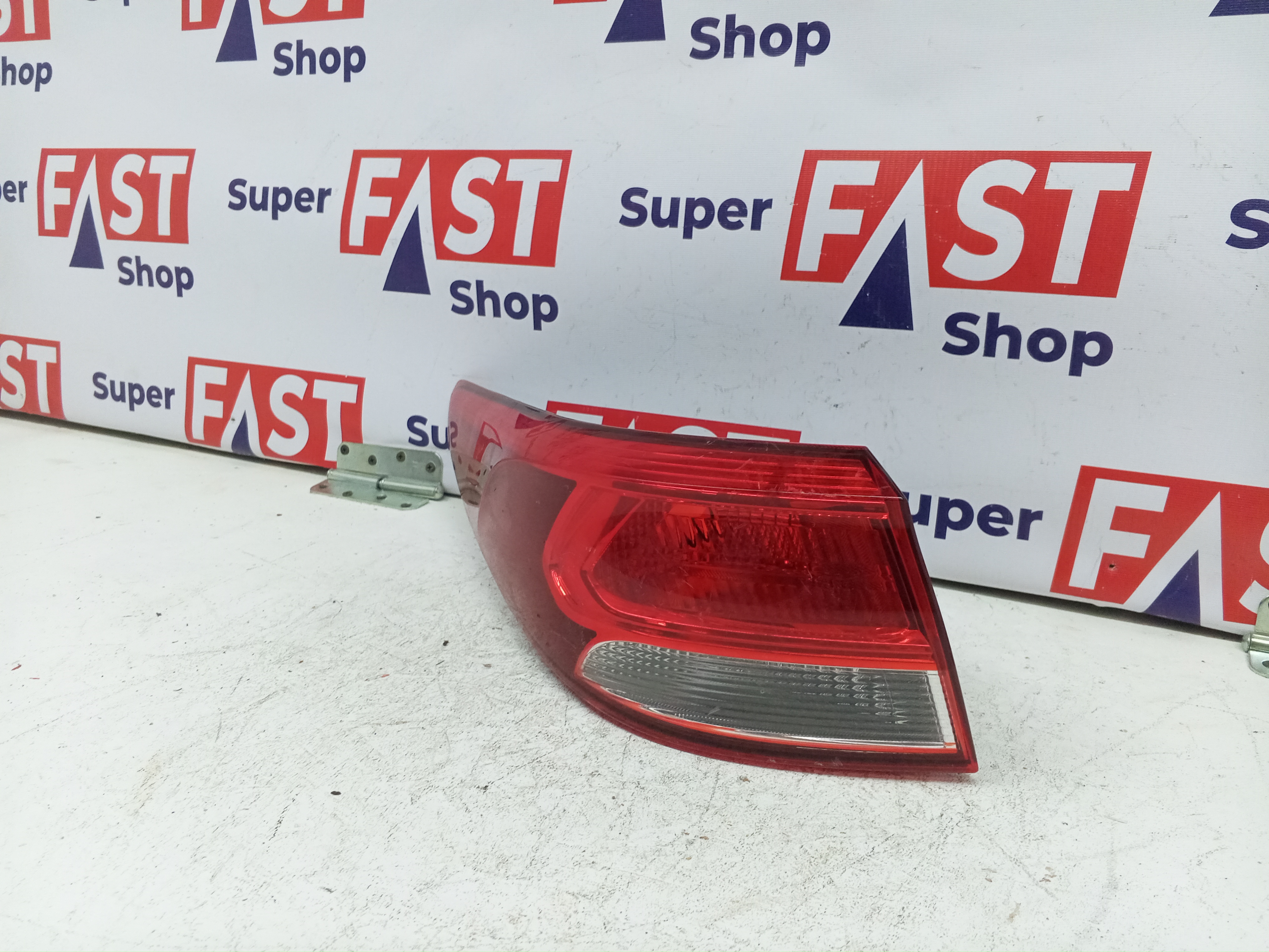 Kia Rio 4 фонарь задний левый галоген в крыло