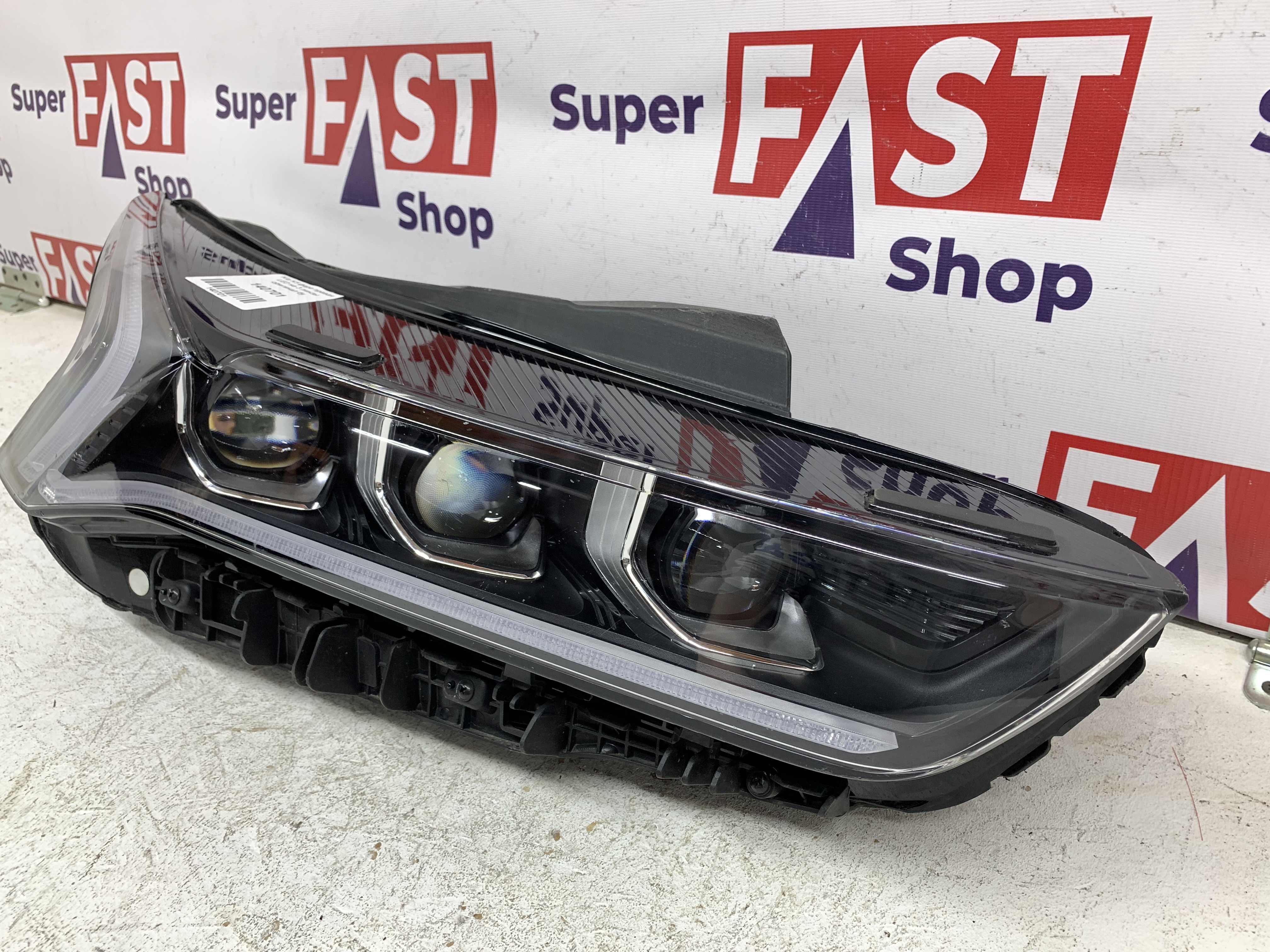 Kia K5 фара правая LED на 3 линзы оригинал бу