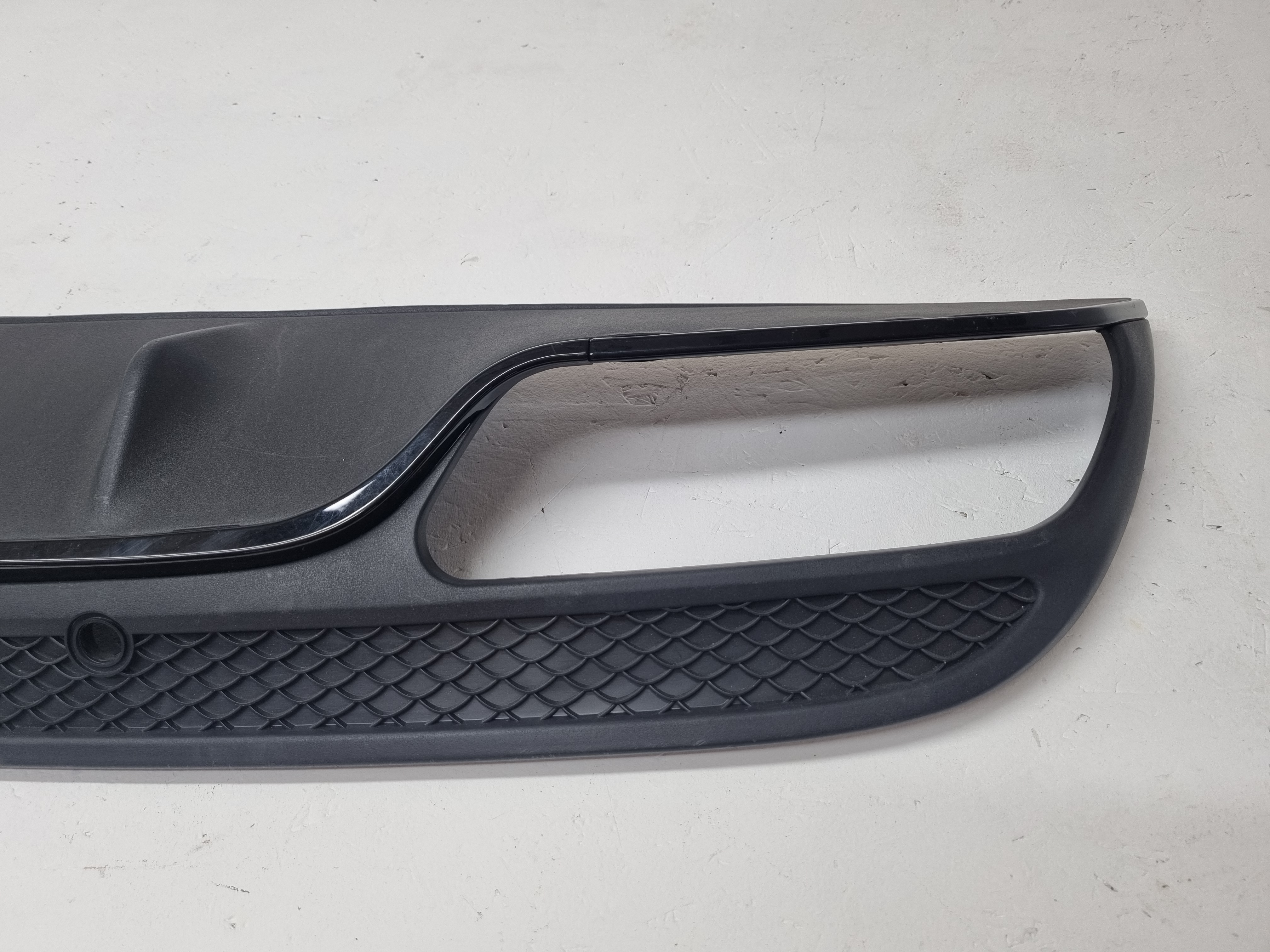 Дефект 2 Mercedes W205 дорестайлинг диффузор AMG 63 без насадок