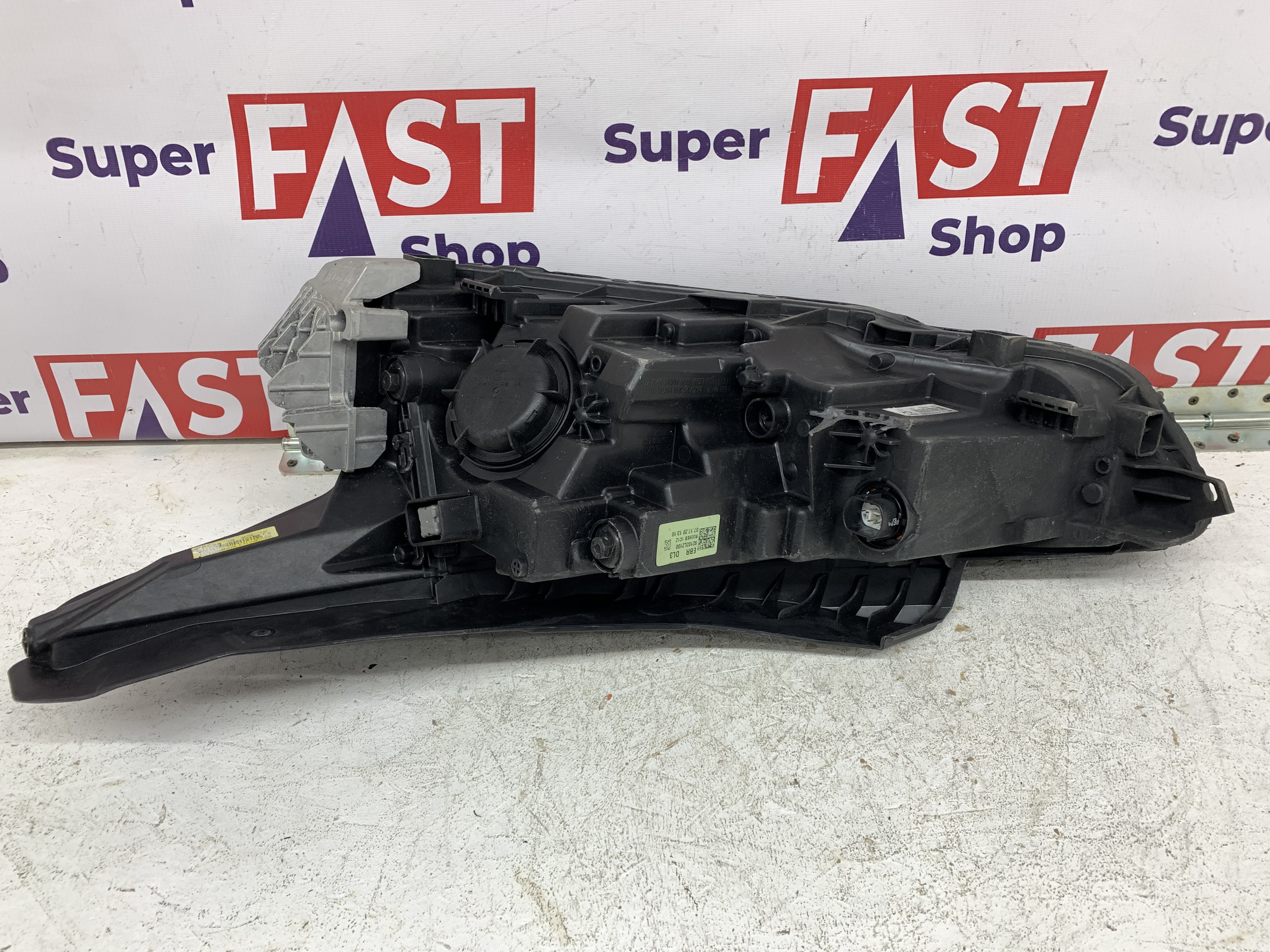 Kia K5 фара правая LED на 3 линзы оригинал бу