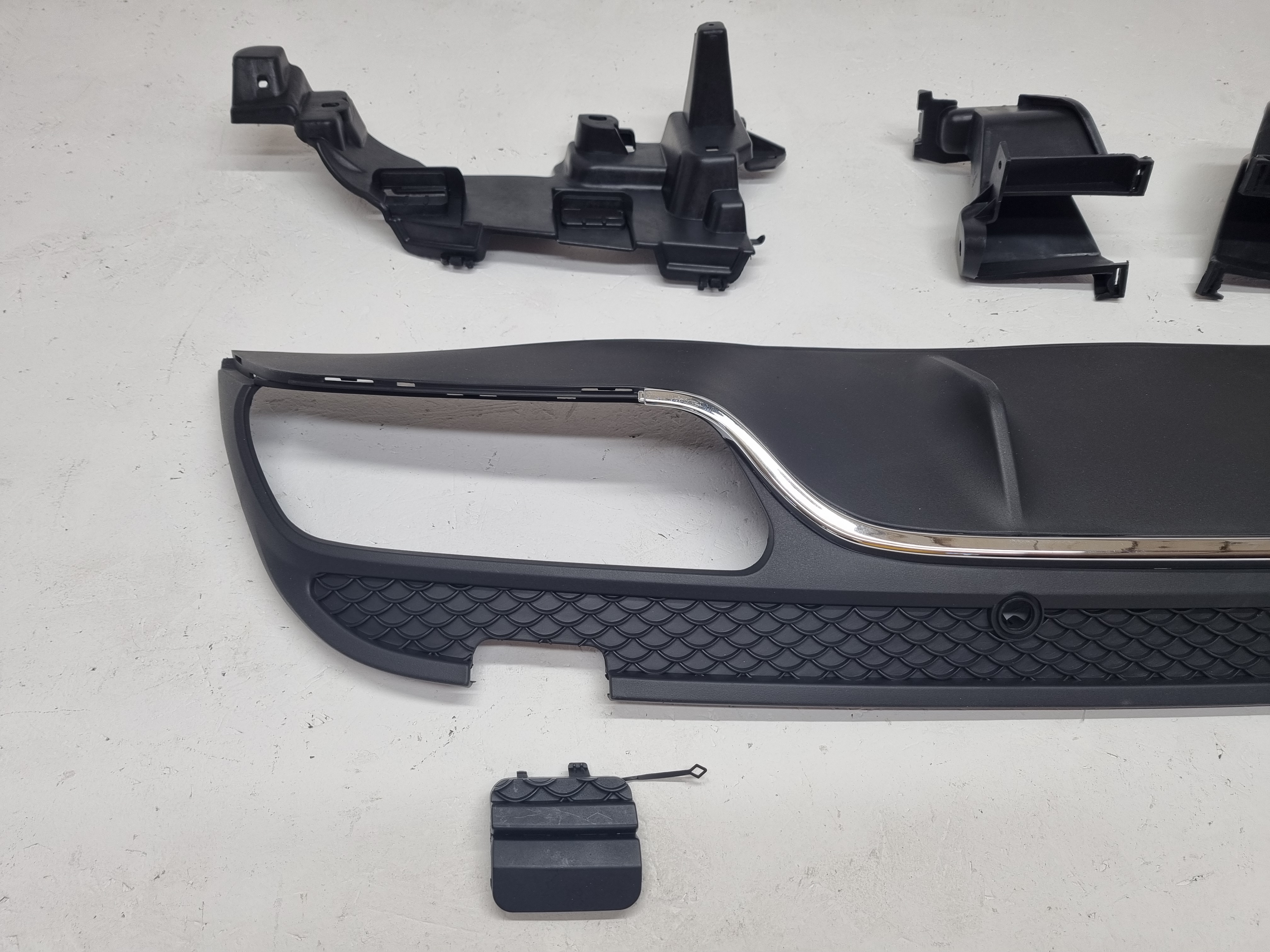 Дефект 5 Mercedes W205 дорестайлинг диффузор AMG 63 без насадок