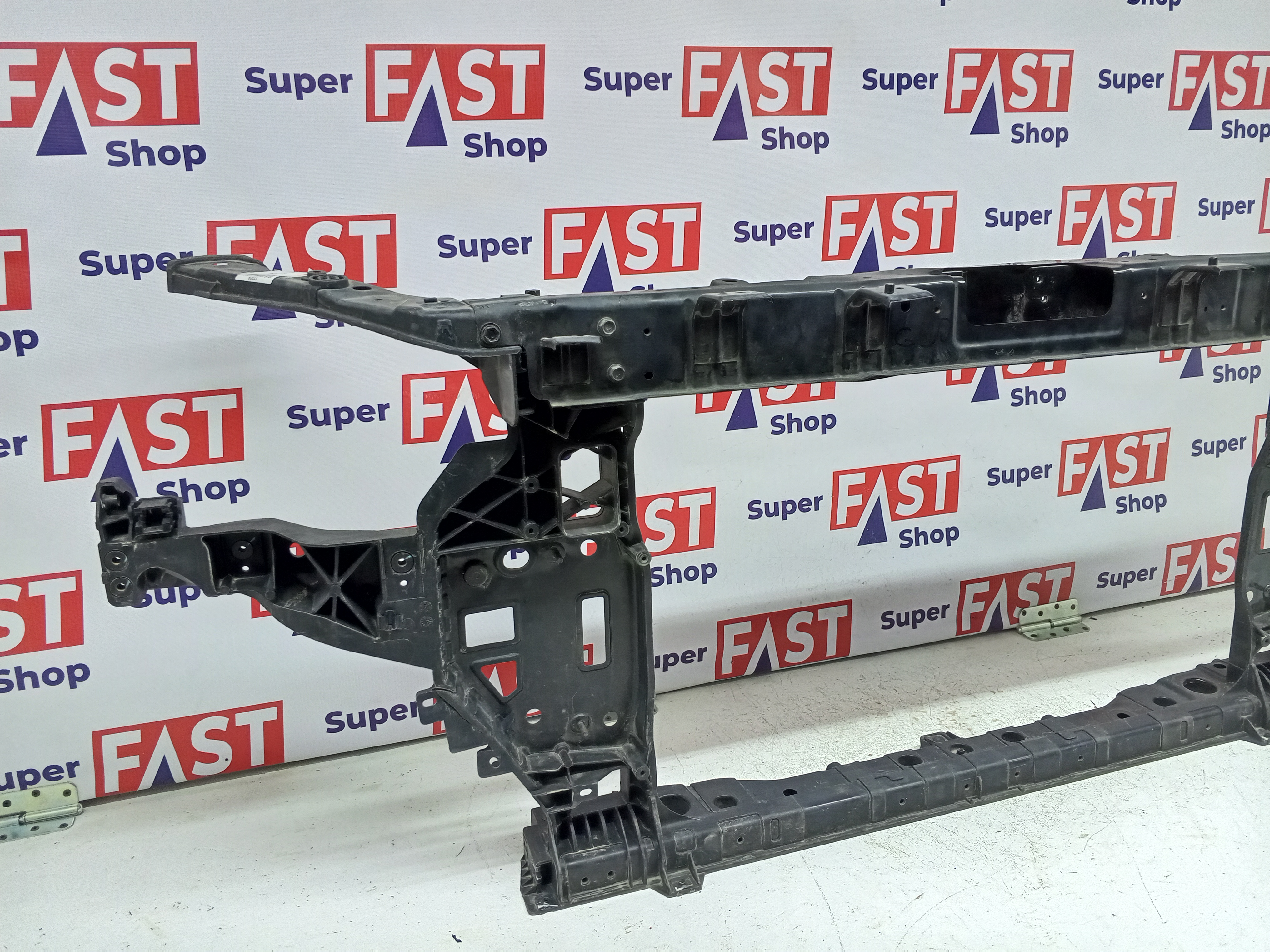 Genesis G90 передняя панель / телевизор