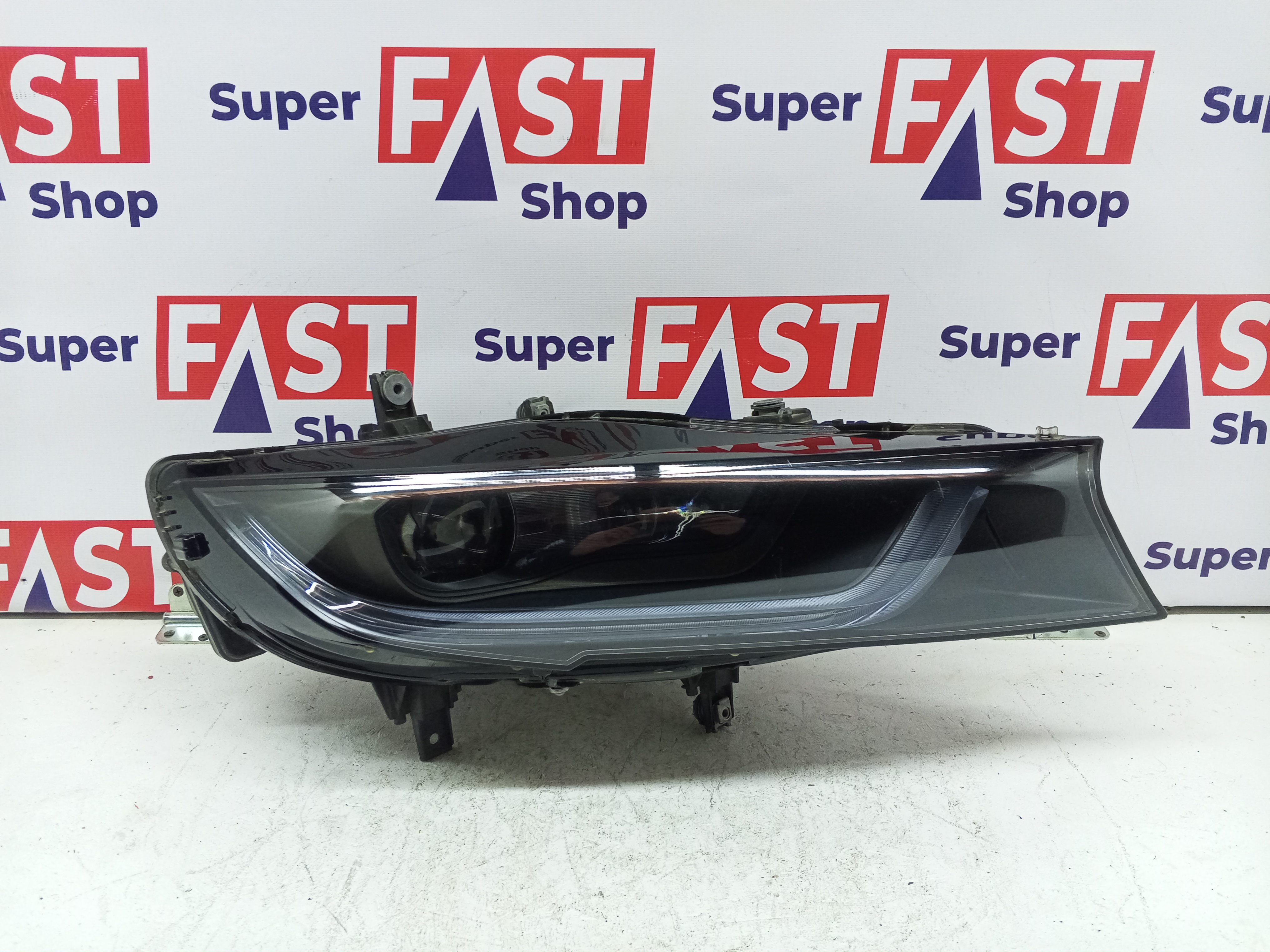 правая фара BMW I8 дорест 2014-2017 год