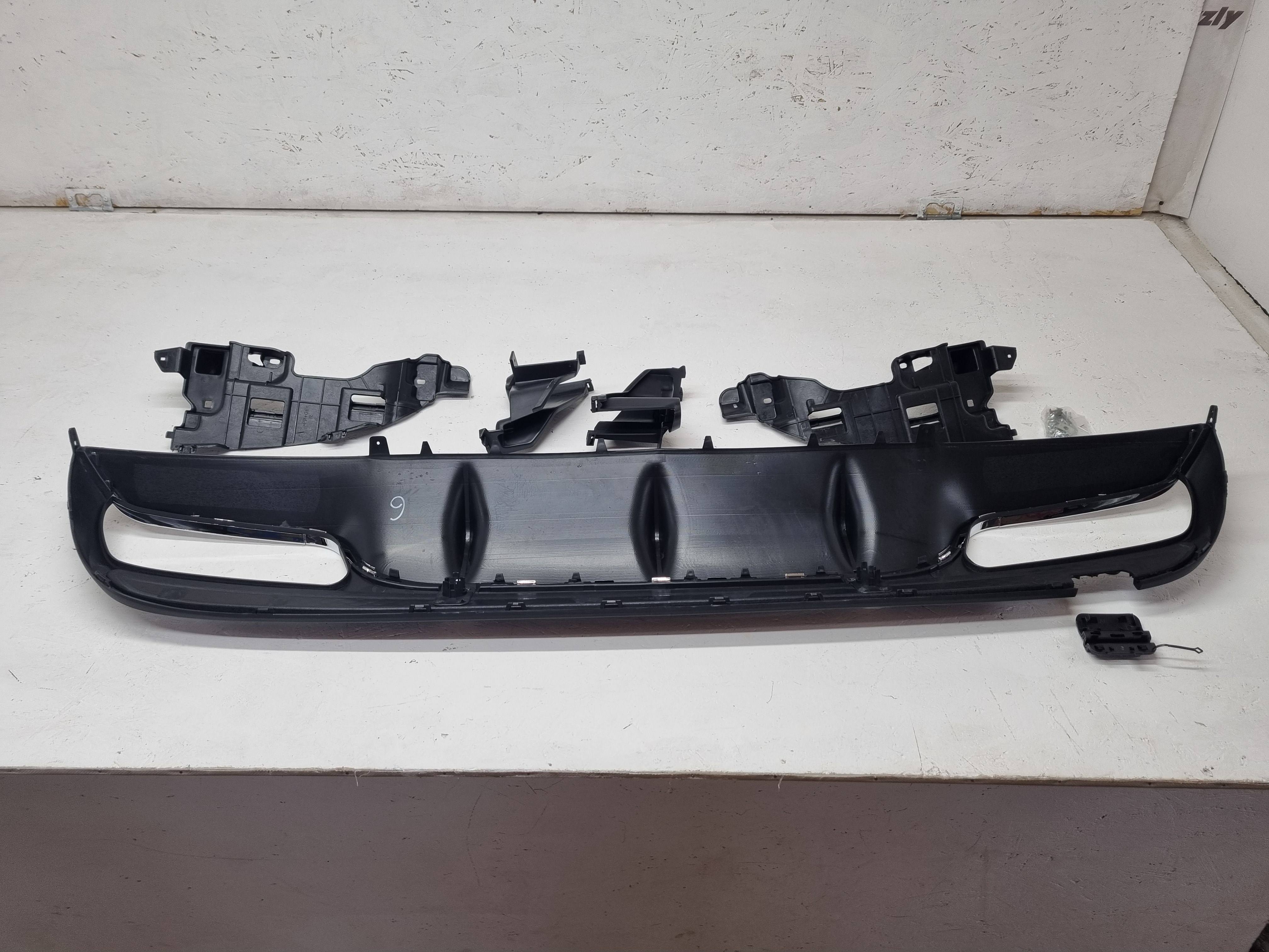 Дефект 6 Mercedes W205 дорестайлинг диффузор AMG 63 без насадок