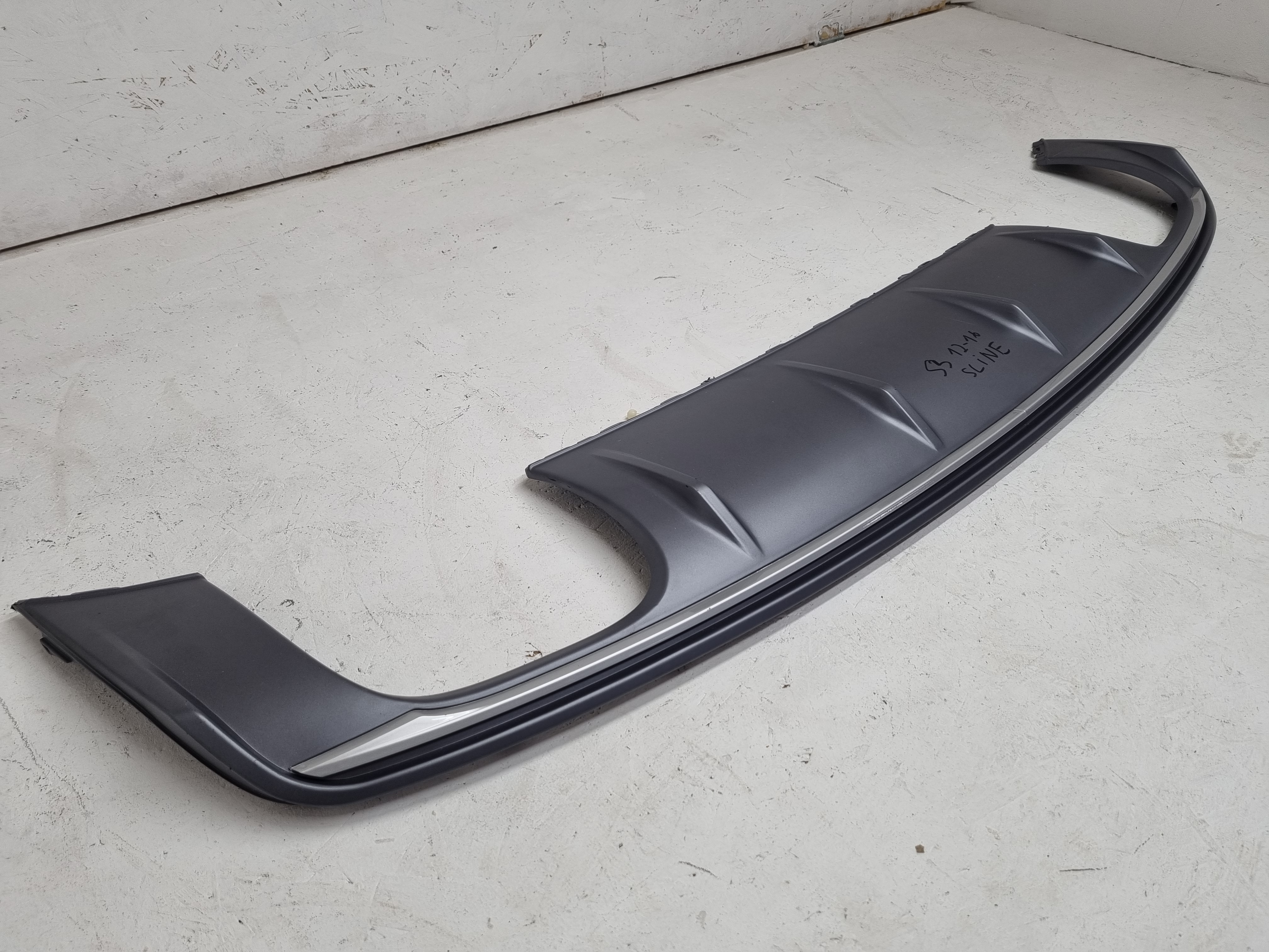 Дефект Audi A3 8V дорестайлинг S3 диффузор в S line бампер седан