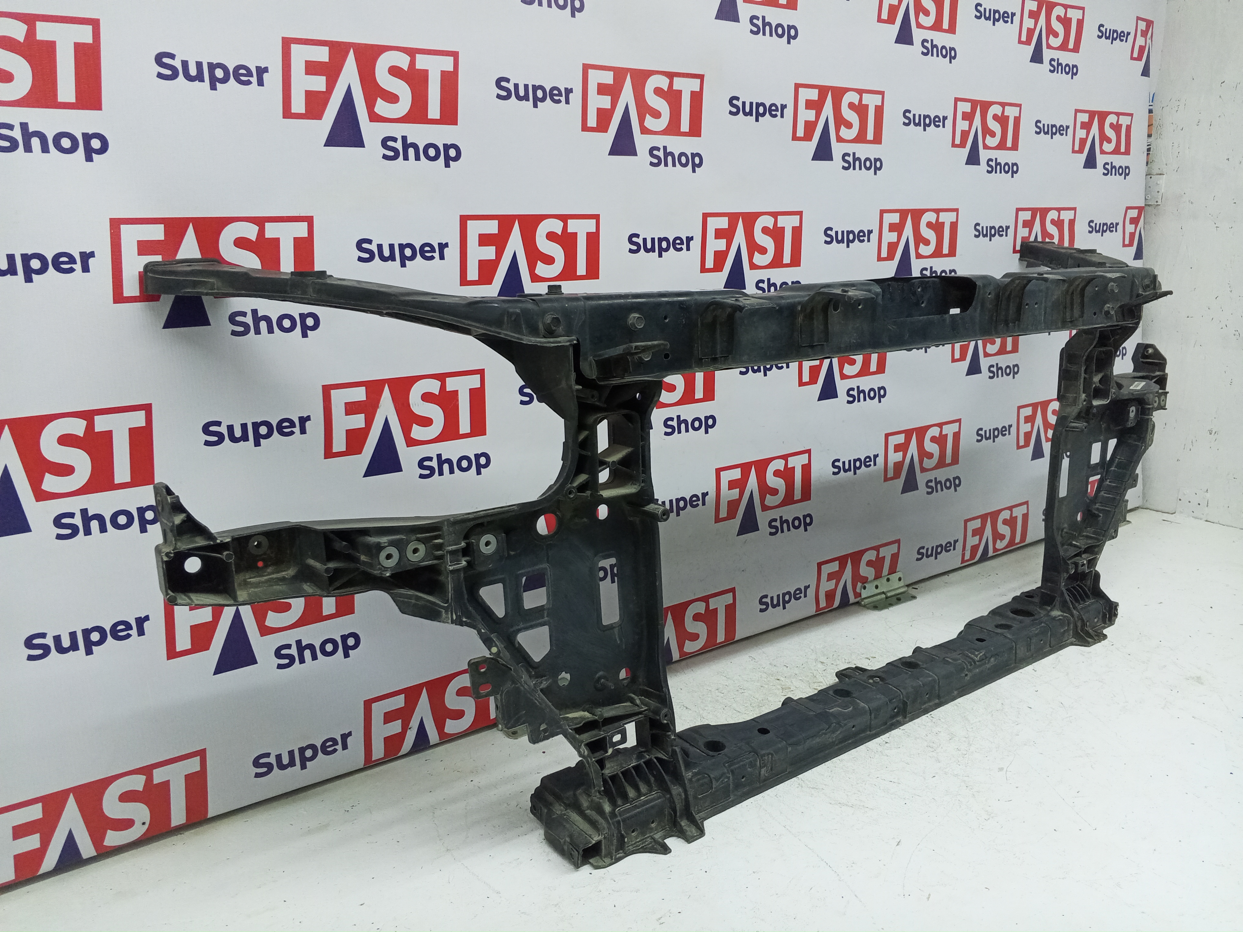 Genesis G80 передняя панель / телевизор