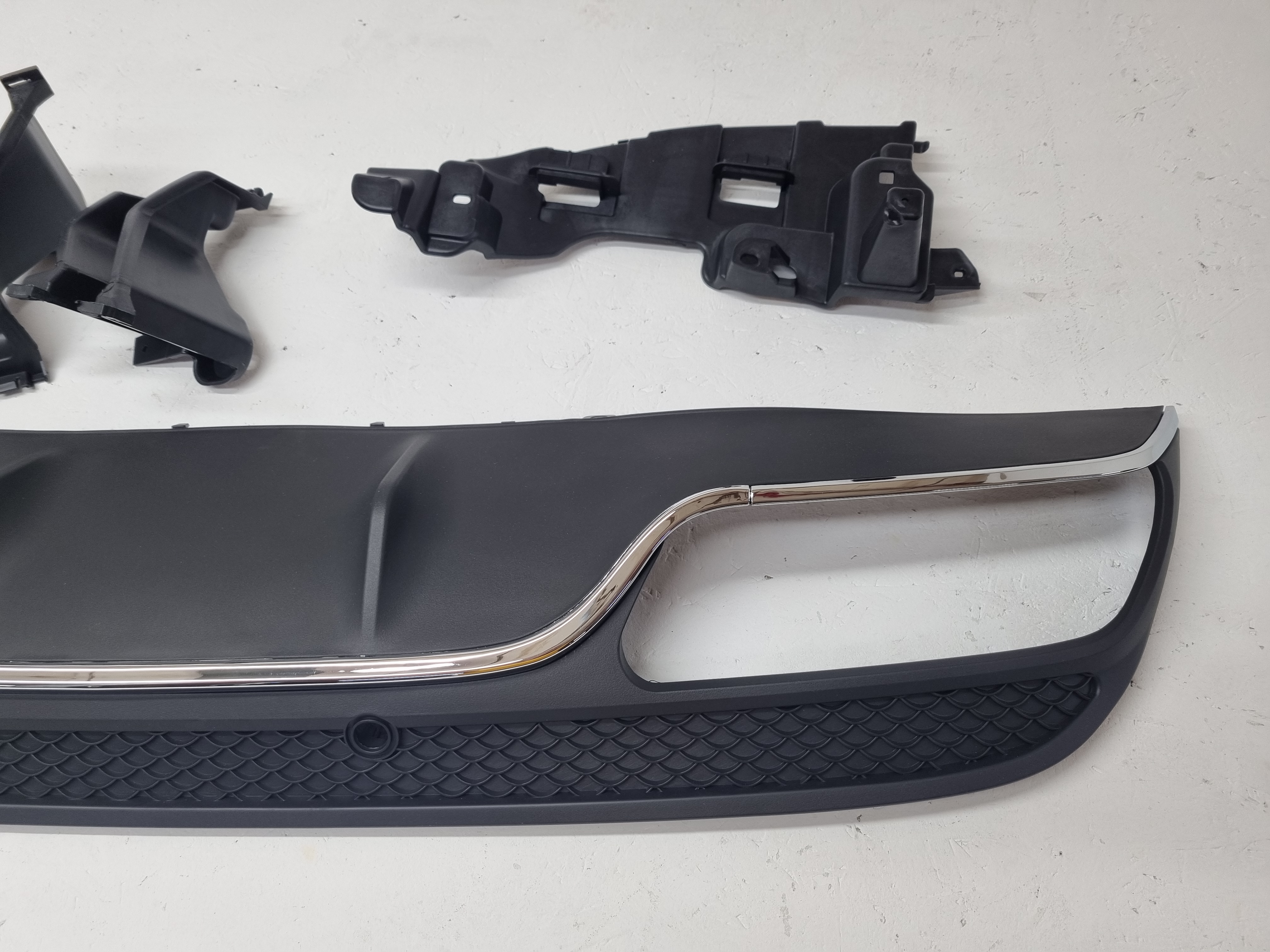 Дефект 6 Mercedes W205 дорестайлинг диффузор AMG 63 без насадок