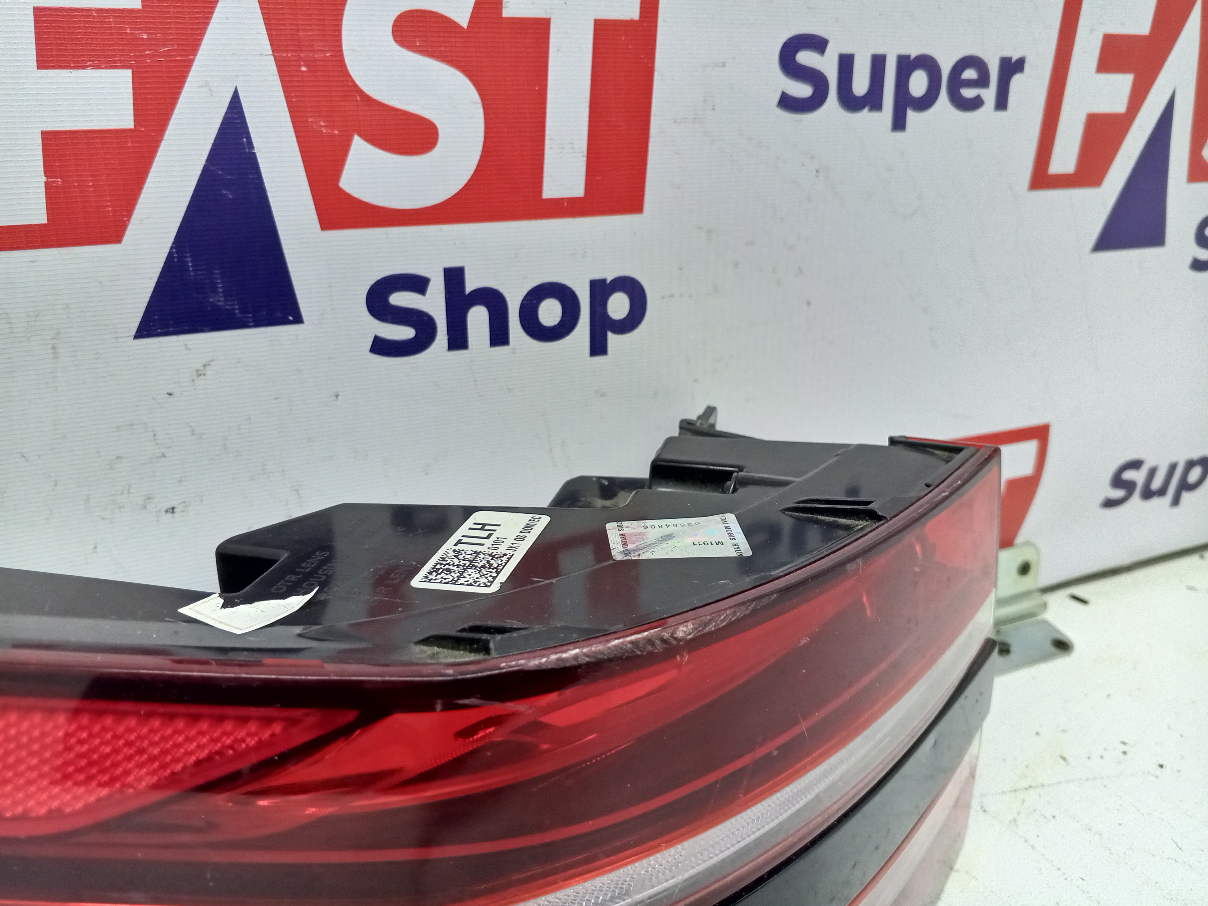 Genesis GV80 фонарь левый задний