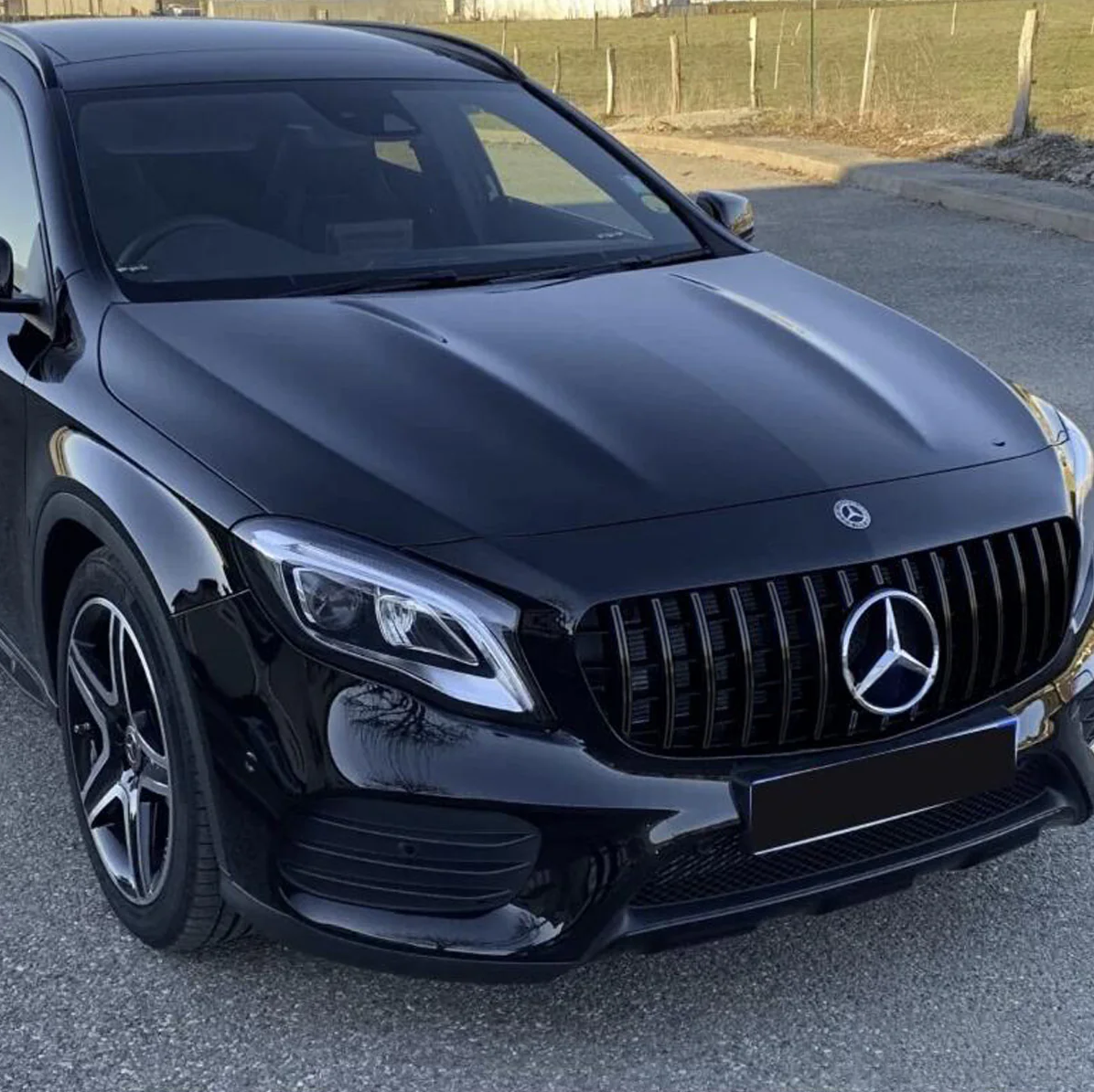 Mercedes GLA X156 рестайлинг решетка радиатора GT черная