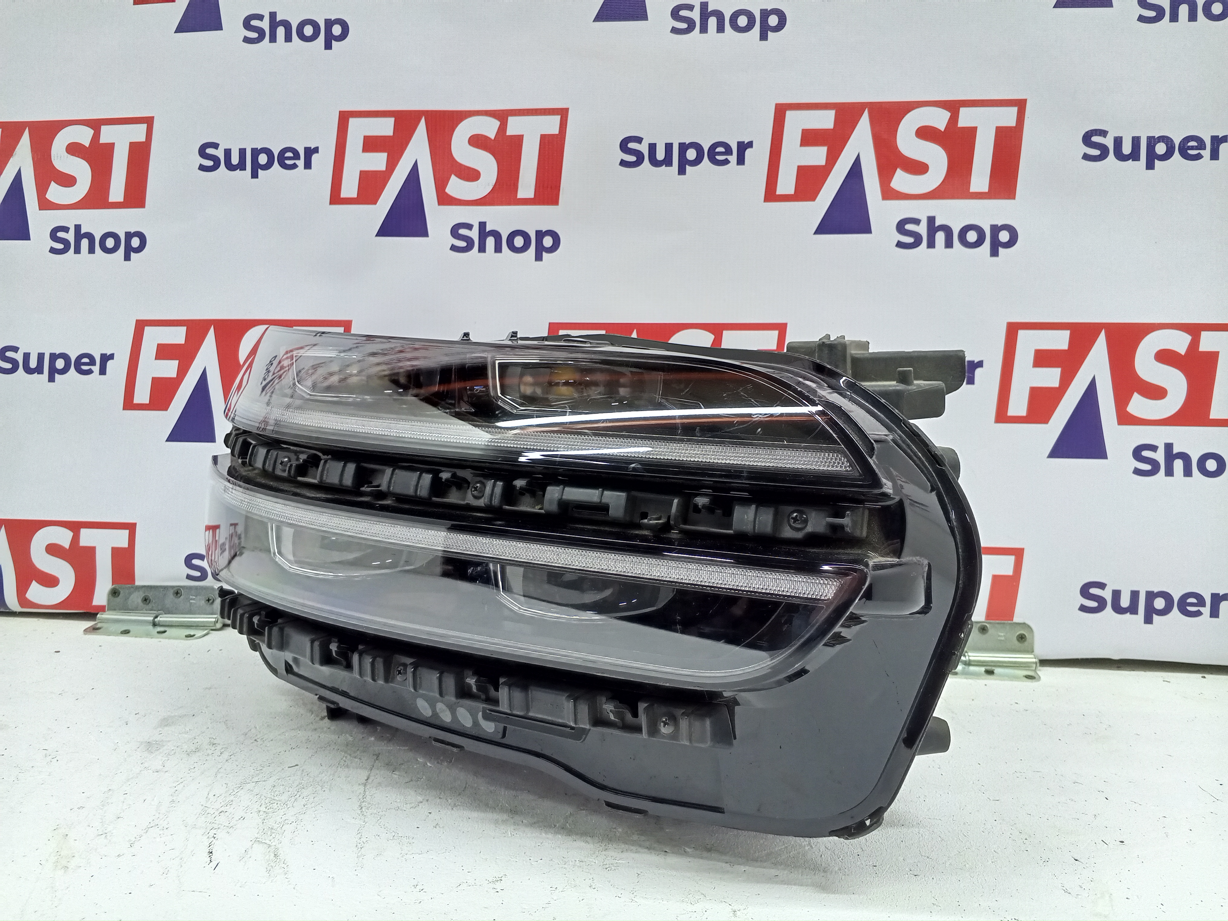 правая фара Genesis GV70 дорест 2020-2024 LED