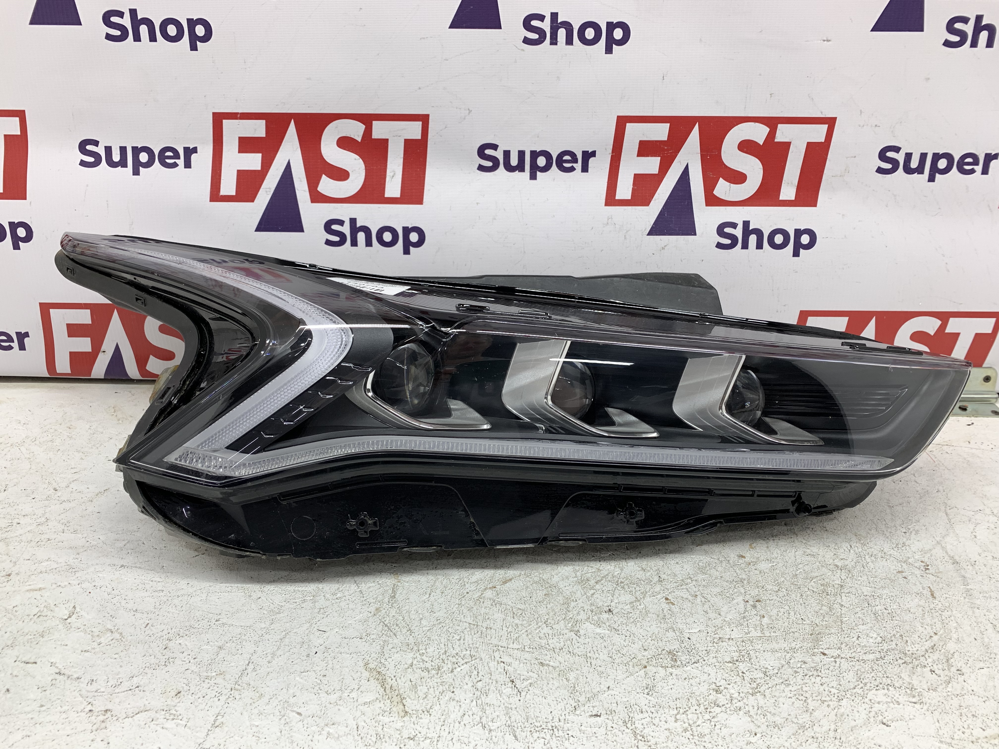 Kia K5 фара правая LED на 3 линзы оригинал бу