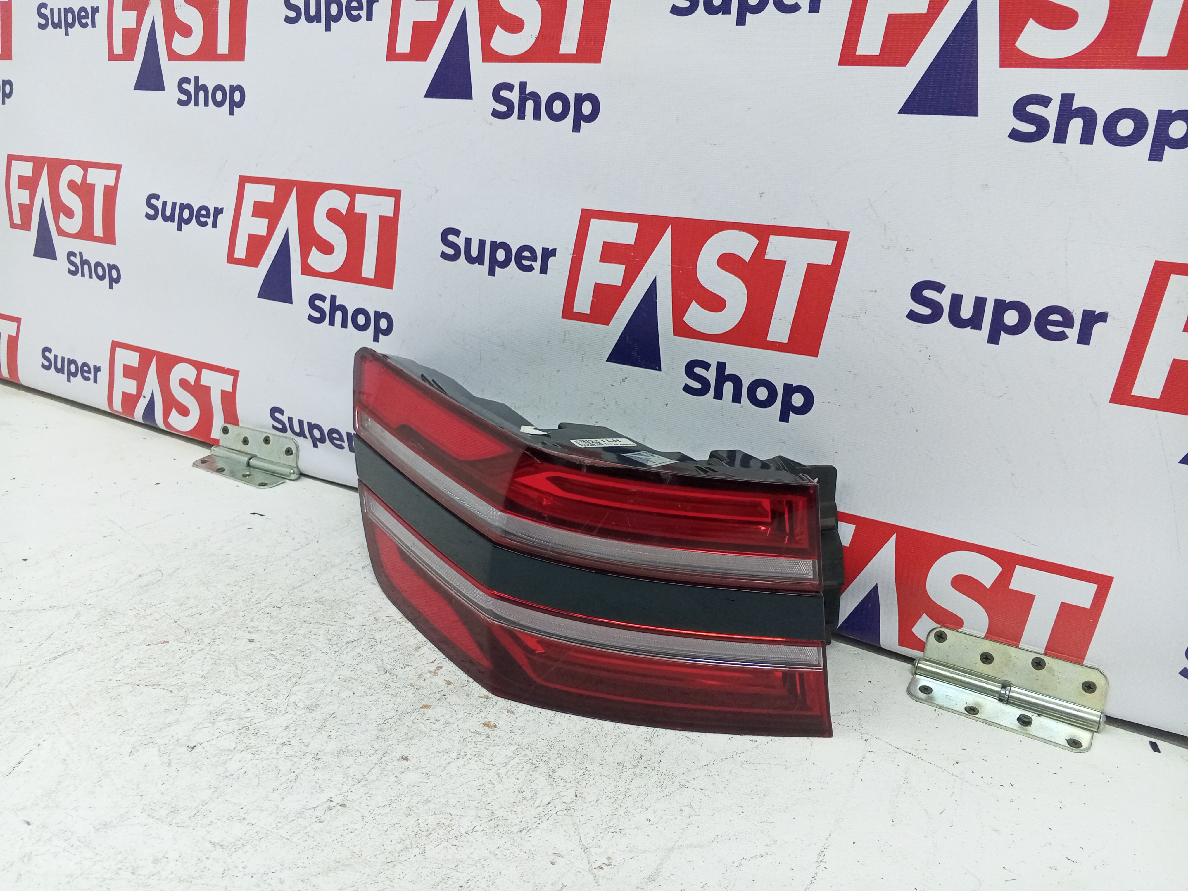 Genesis GV80 фонарь левый задний