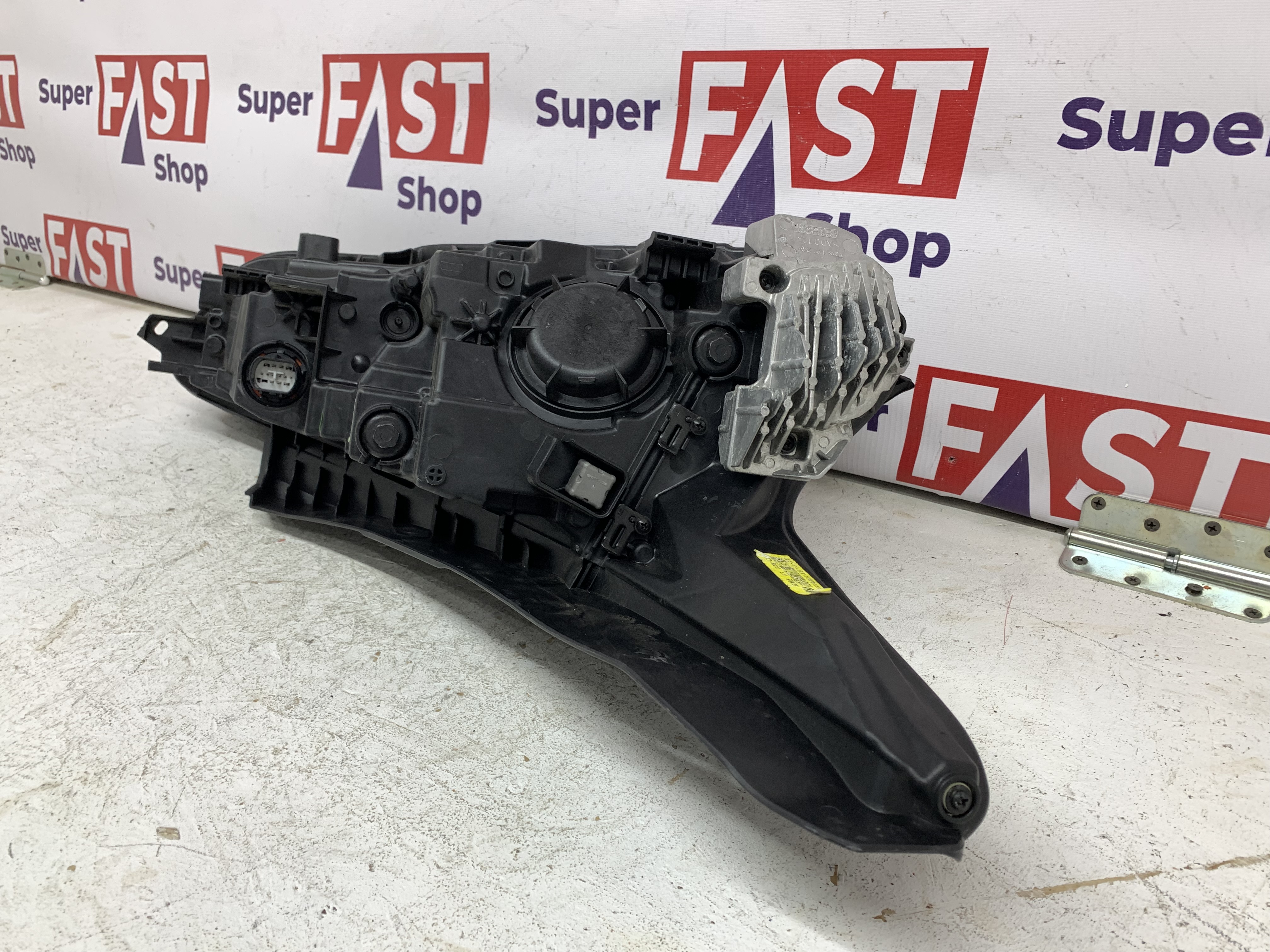 Kia K5 фара левая LED на 3 линзы оригинал бу