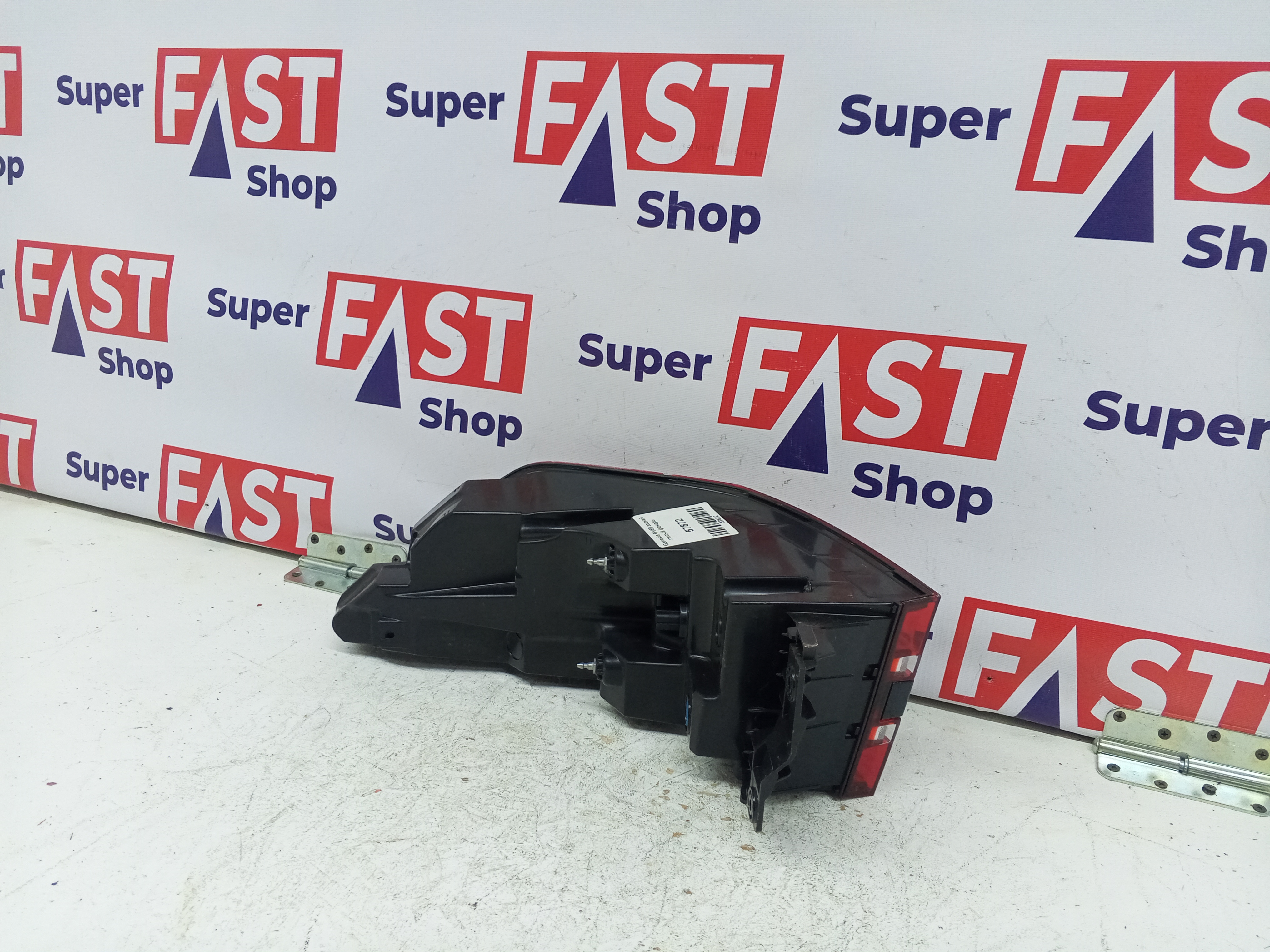 Genesis GV80 задний левый фонарь