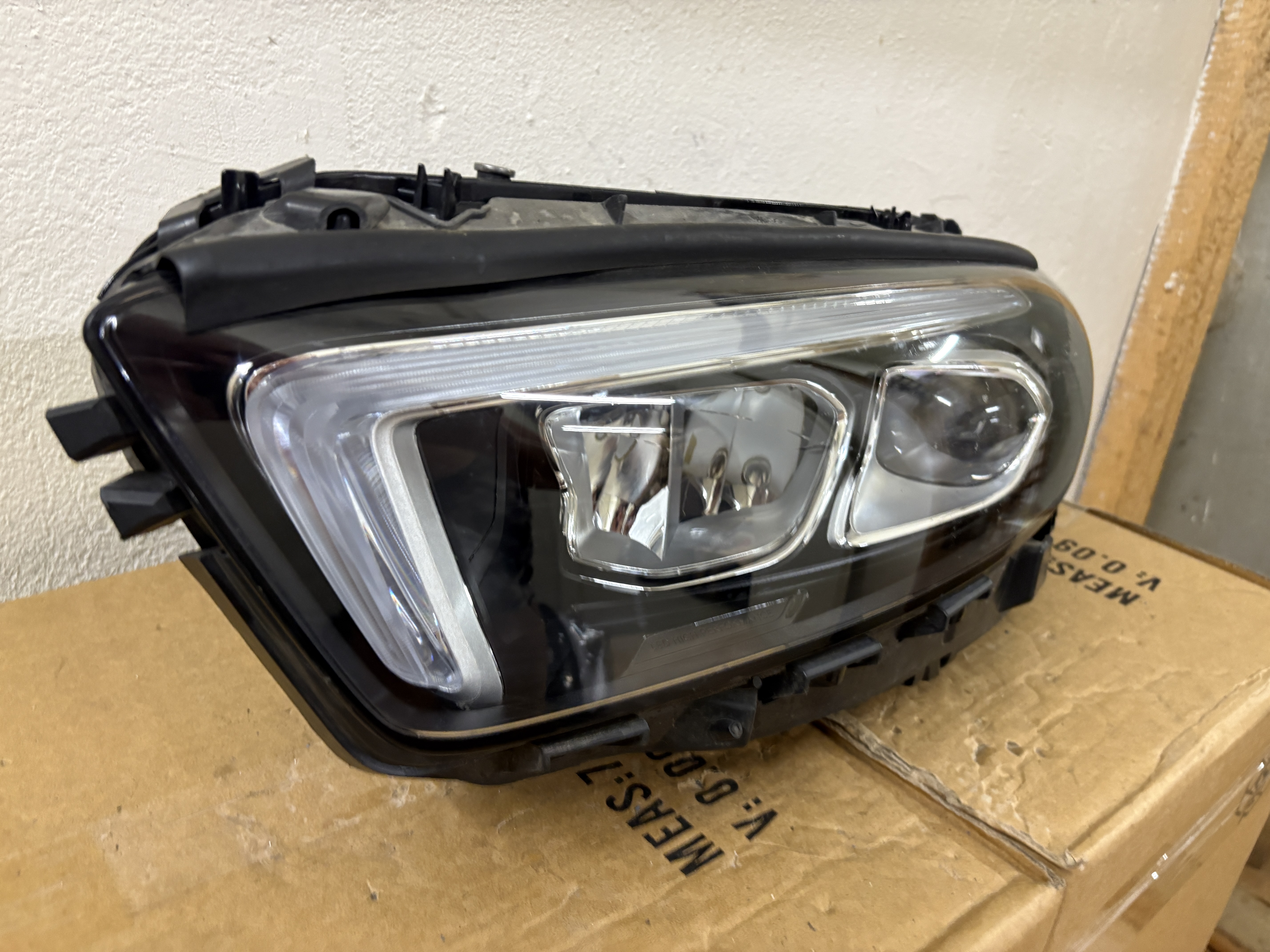 фара левая Mercedes A W177 LED