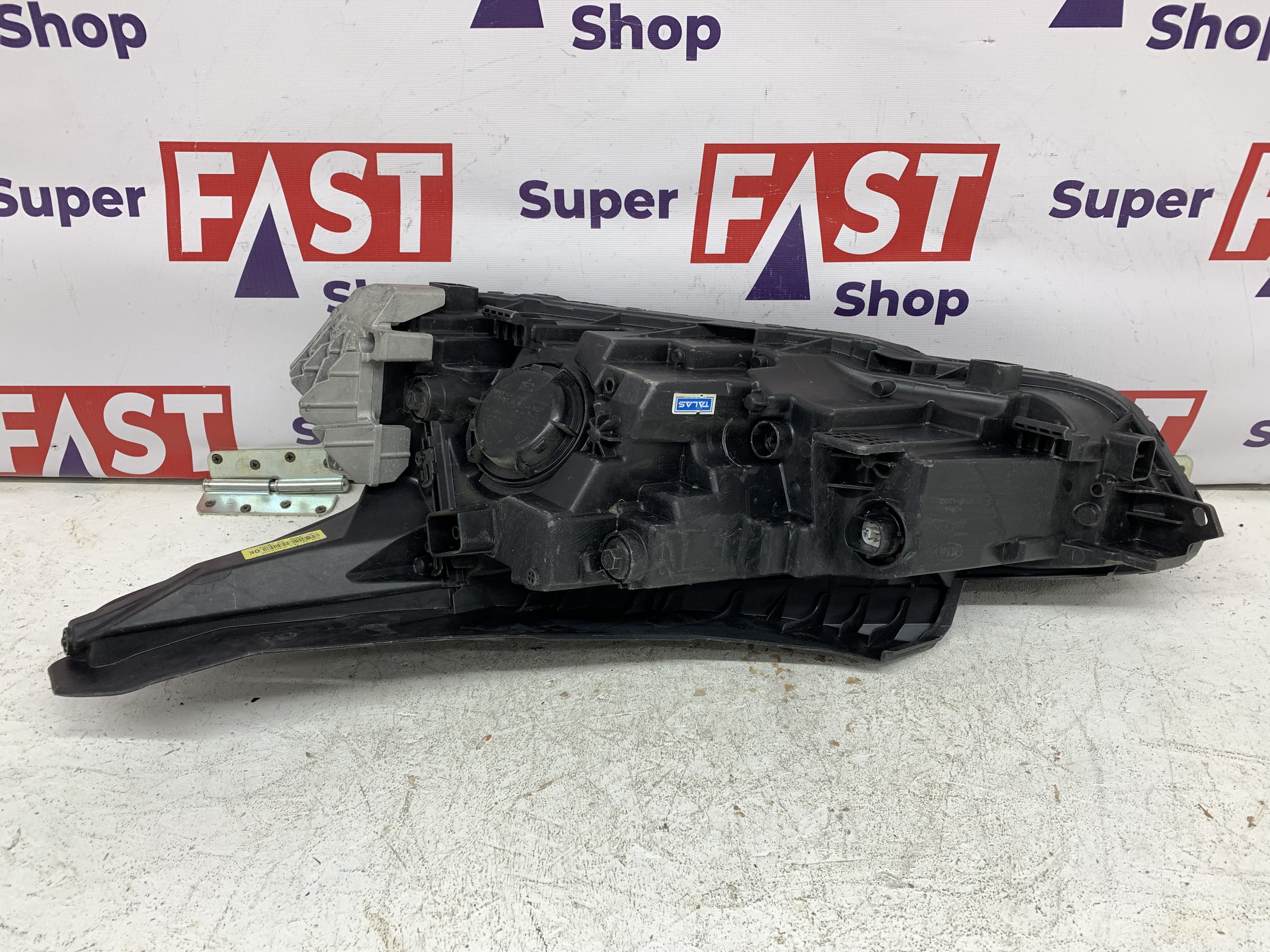 Kia K5 фара правая LED на 3 линзы оригинал бу