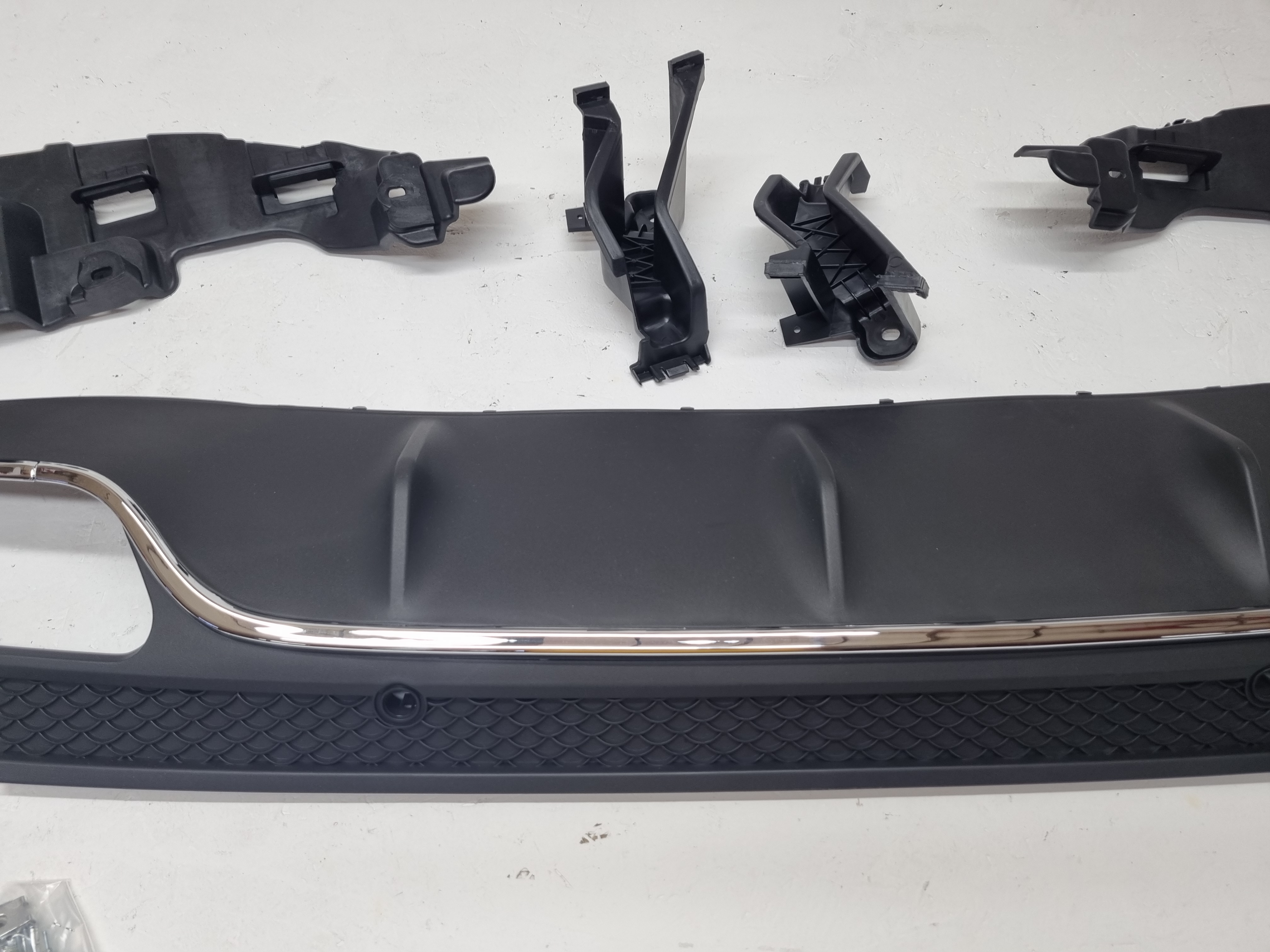 Дефект 6 Mercedes W205 дорестайлинг диффузор AMG 63 без насадок